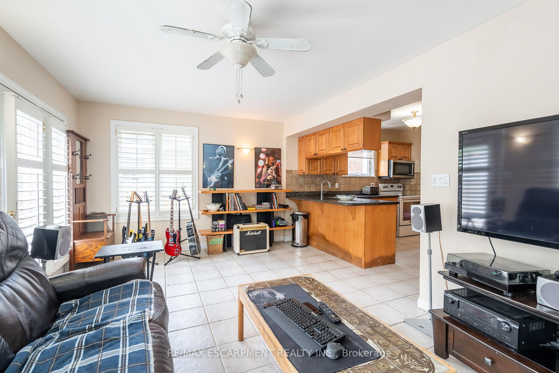 Photo 16 of 580 Emerald Street, Burlington, Brant — HOMEH