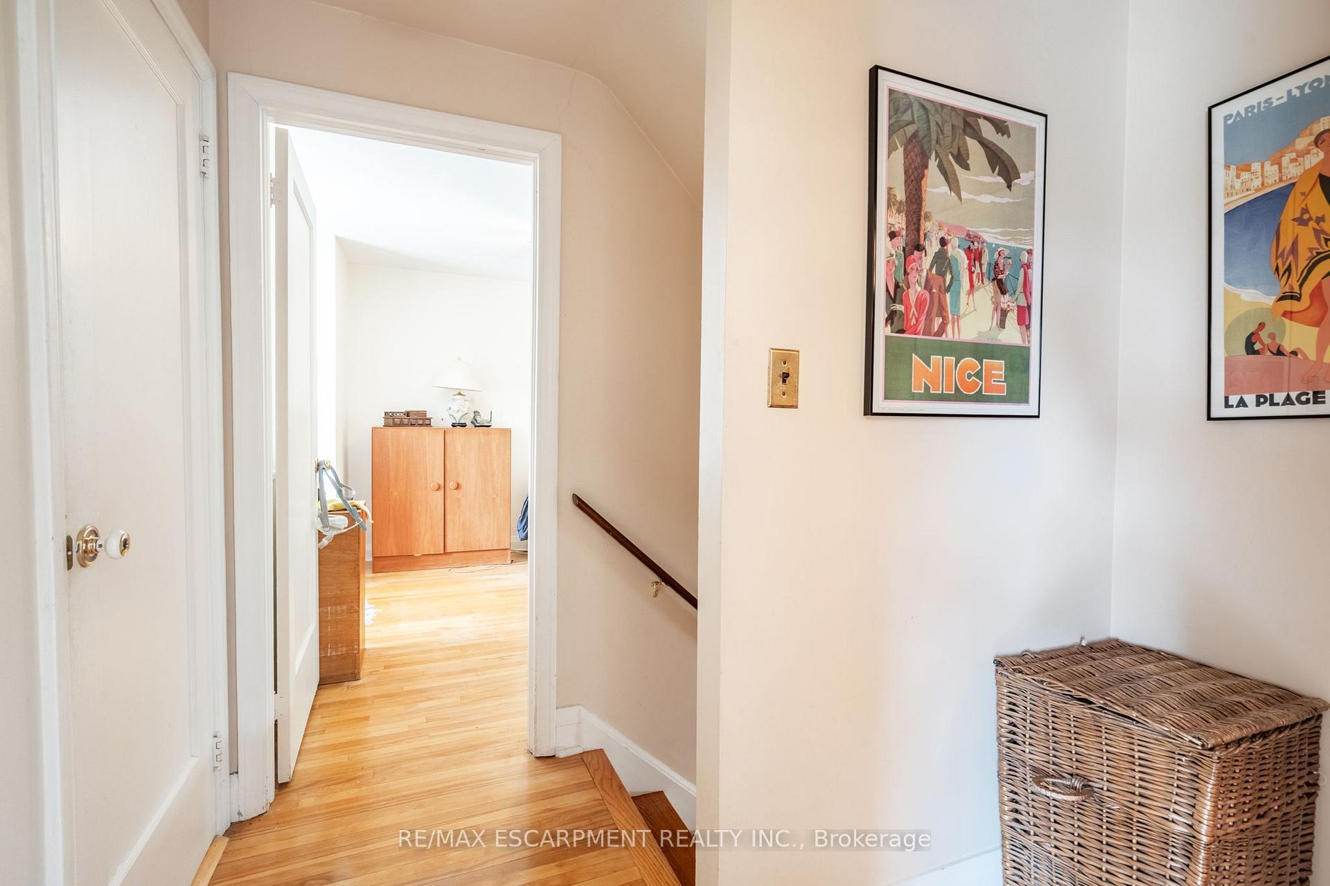 Photo 9 of 580 Emerald Street, Burlington, Brant — HOMEH