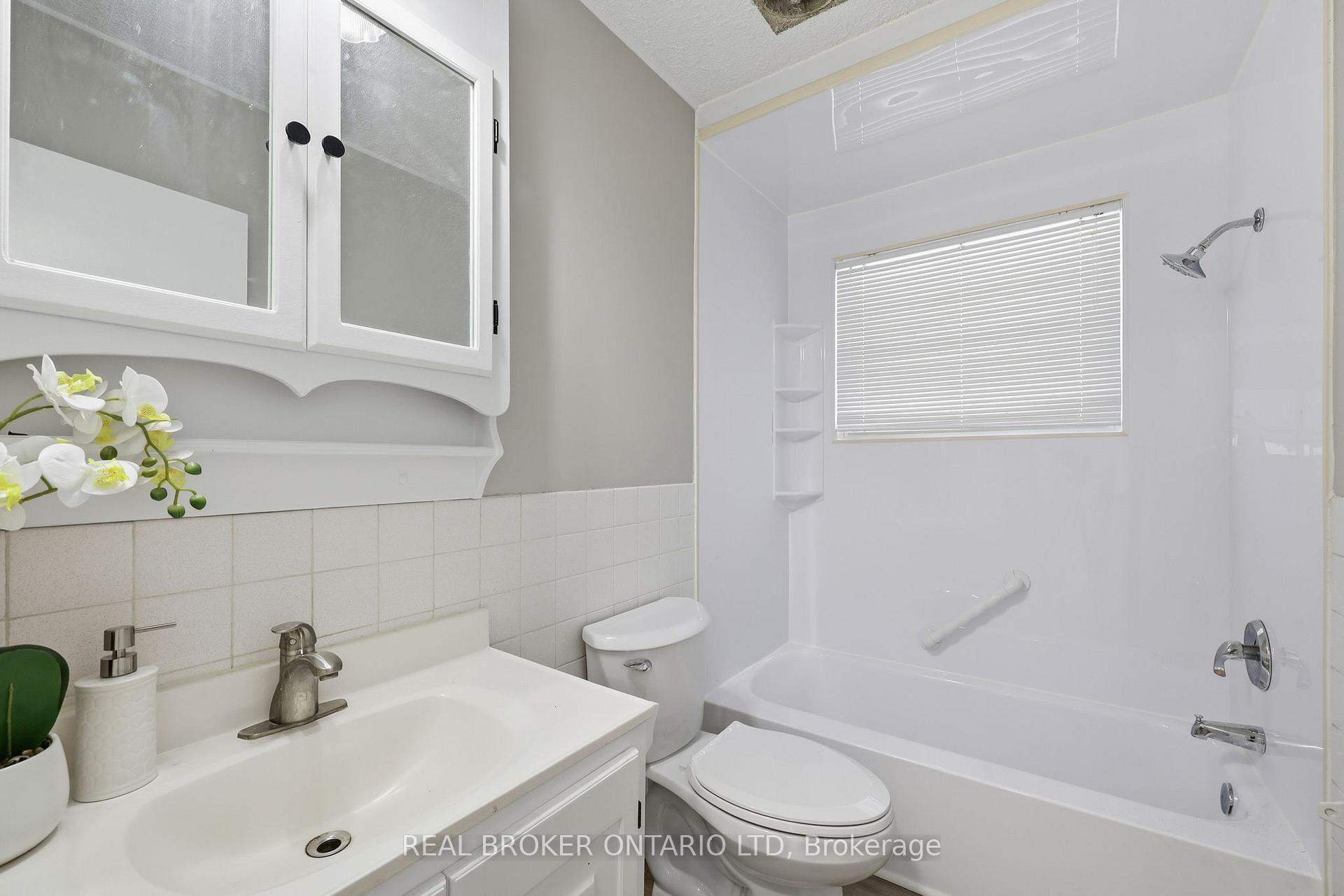 Photo 20 of 205 Holgate Road, London, East I — HOMEH