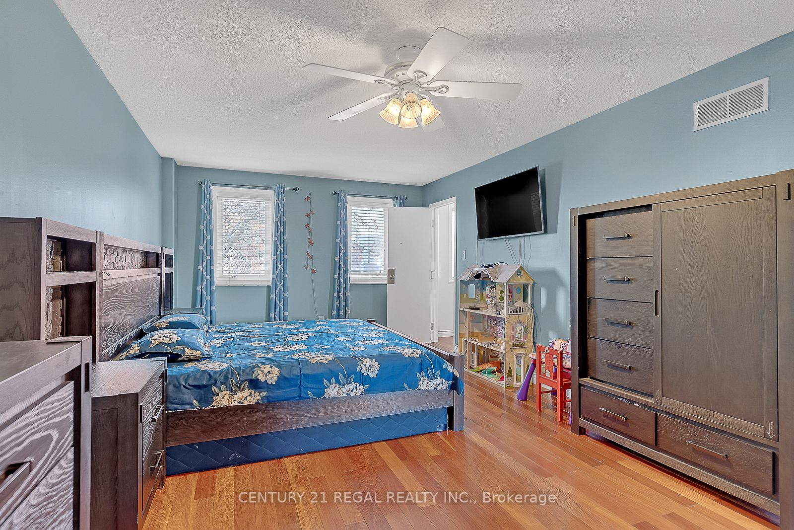 Photo 36 of 28 Upland Drive, Whitby, Blue Grass Meadows — HOMEH