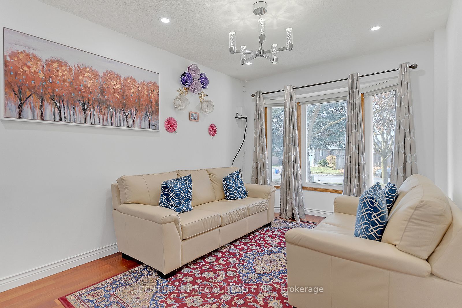 Photo 8 of 28 Upland Drive, Whitby, Blue Grass Meadows — HOMEH