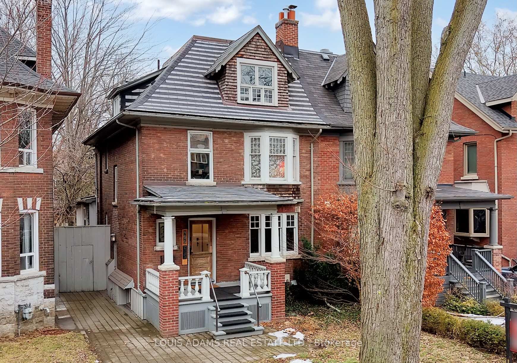 Front of 499 Palmerston Boulevard