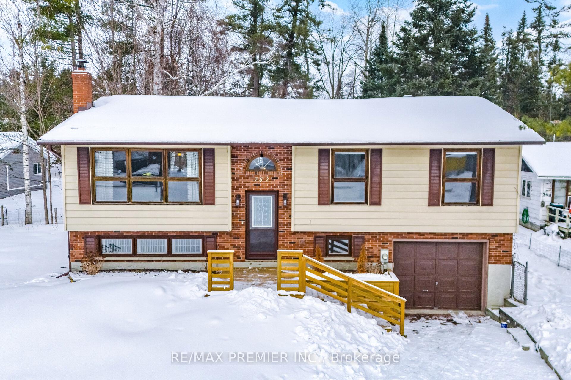 Photo 1 of 752 Pinegrove Avenue, Innisfil, Rural Innisfil — HOMEH