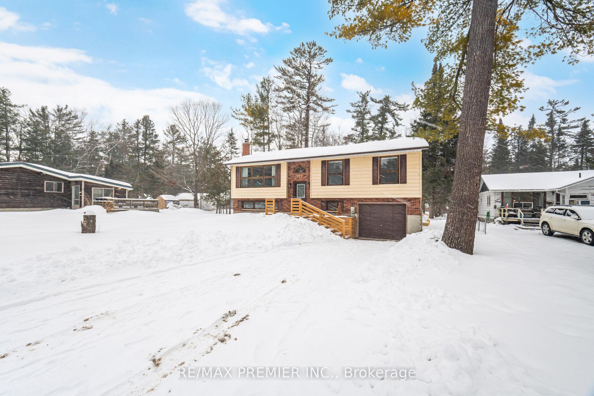 Photo 2 of 752 Pinegrove Avenue, Innisfil, Rural Innisfil — HOMEH