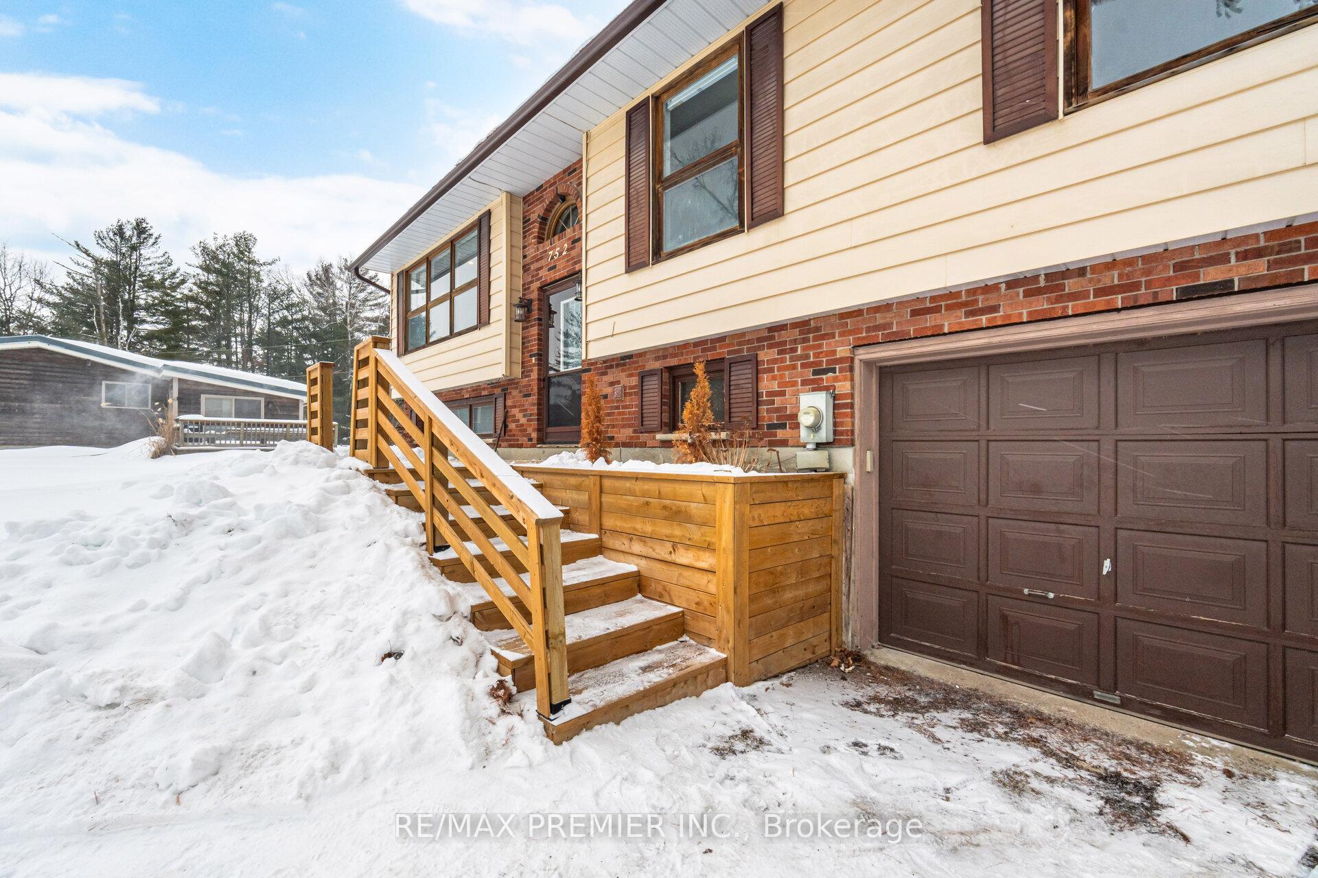 Photo 3 of 752 Pinegrove Avenue, Innisfil, Rural Innisfil — HOMEH