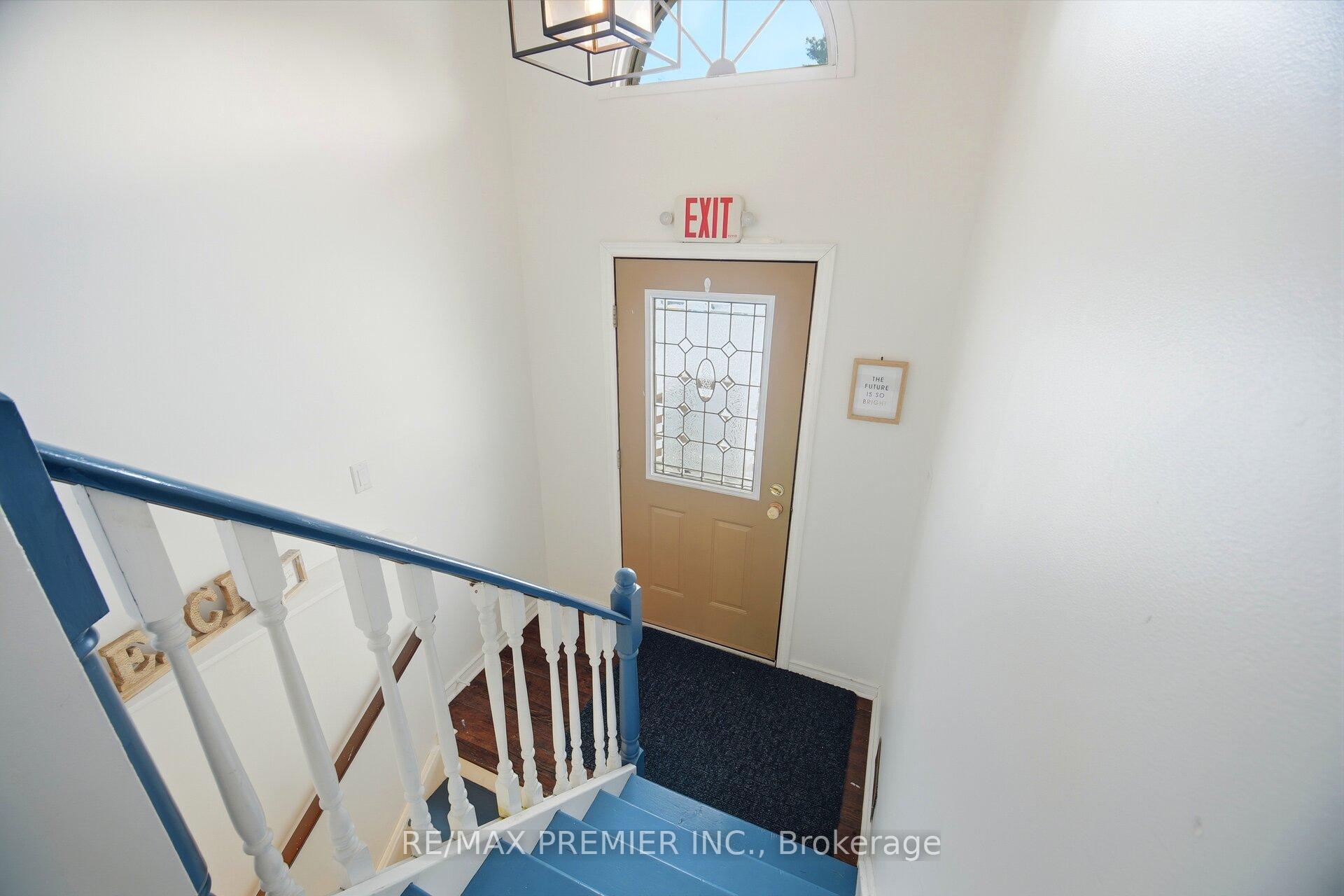 Photo 5 of 752 Pinegrove Avenue, Innisfil, Rural Innisfil — HOMEH