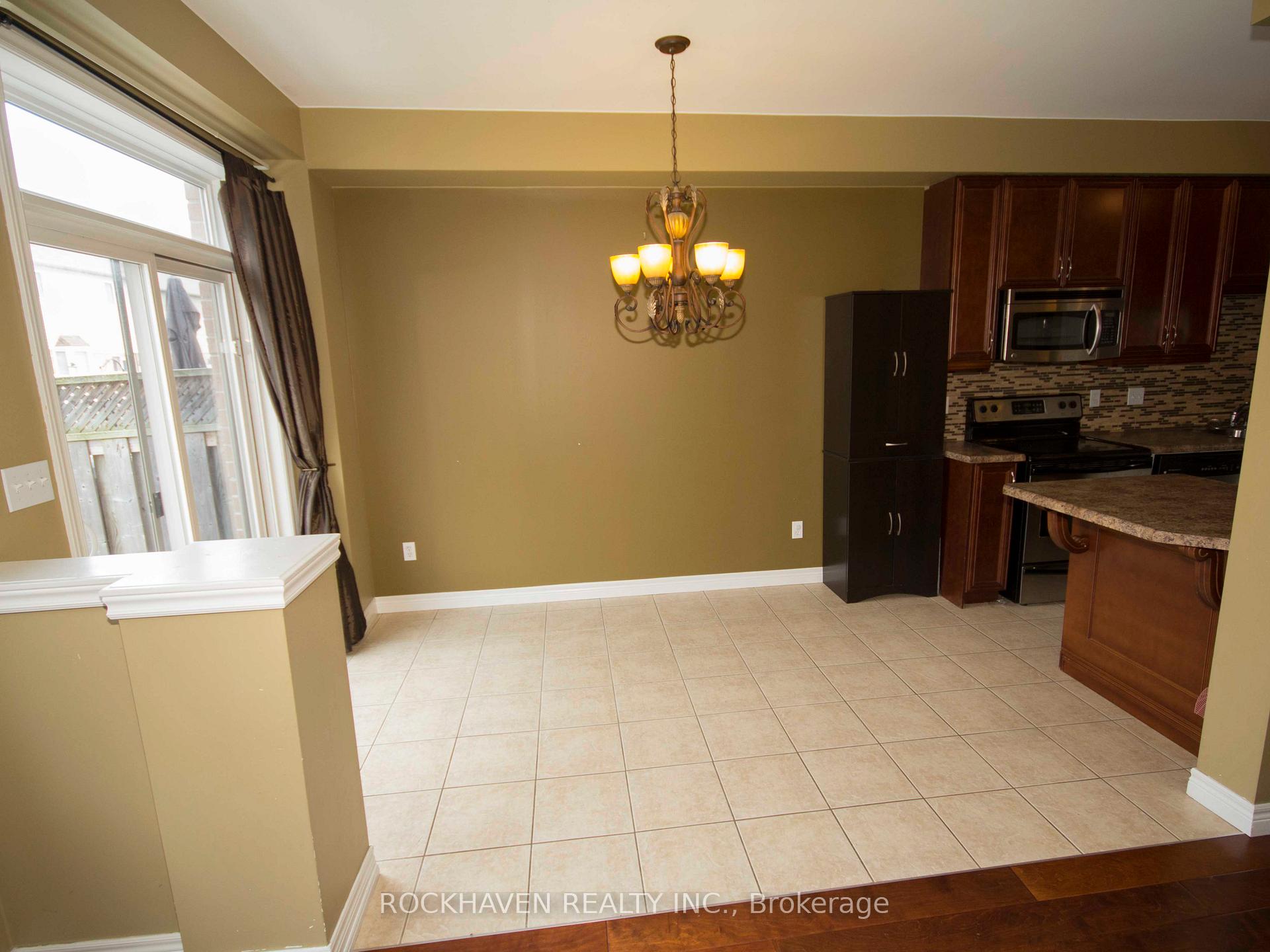 Photo 4 of 108 Marina Point Crescent, Hamilton, Winona Park — HOMEH