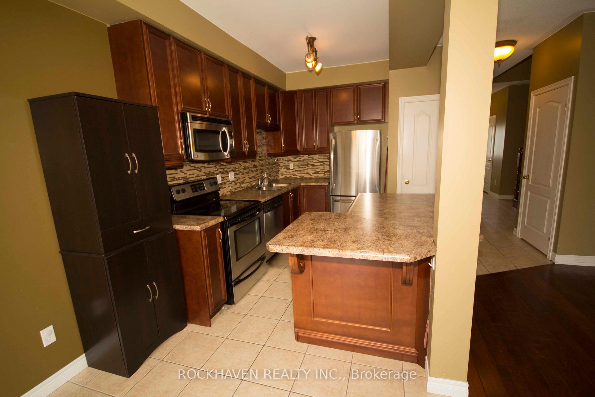 Photo 5 of 108 Marina Point Crescent, Hamilton, Winona Park — HOMEH
