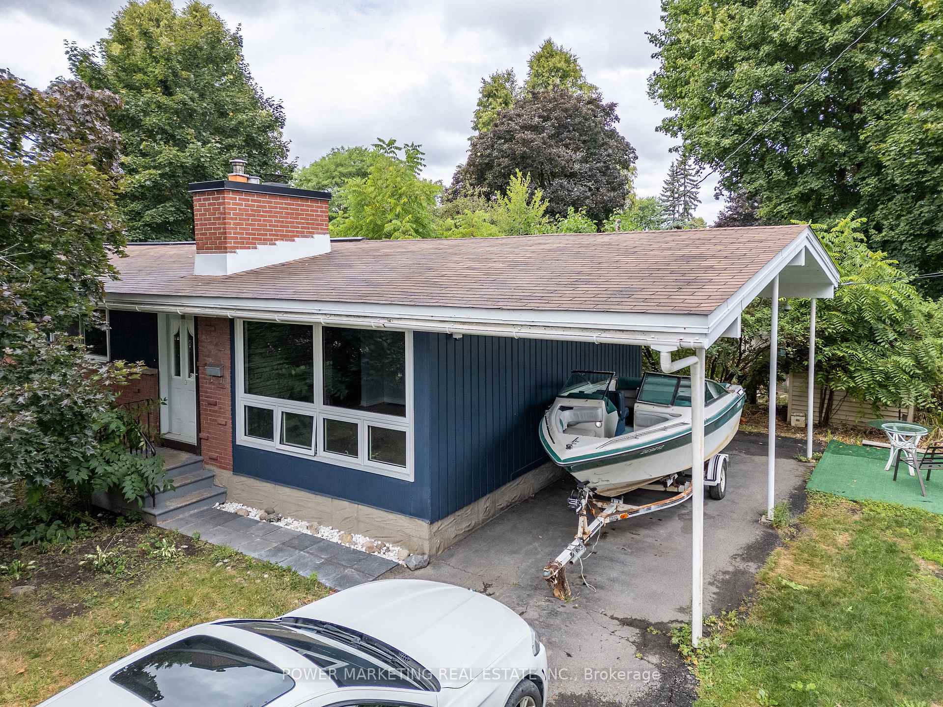 Front of 935 Goren Avenue