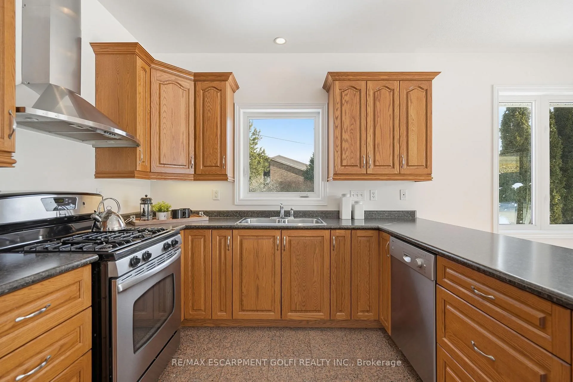 Photo 9 of 593 Rymal Road, Hamilton, Carpenter — HOMEH