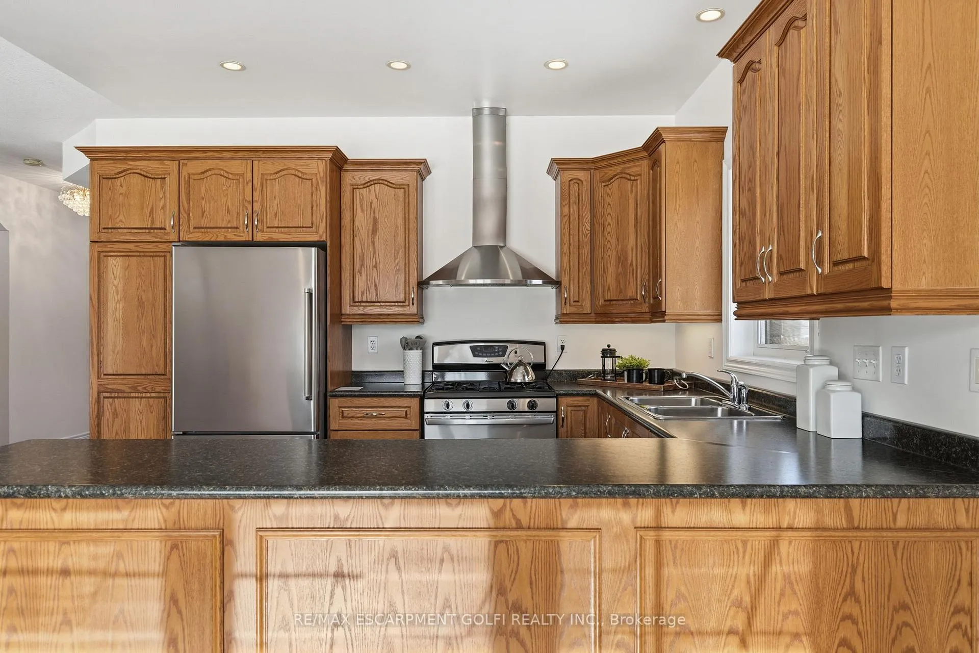 Photo 10 of 593 Rymal Road, Hamilton, Carpenter — HOMEH