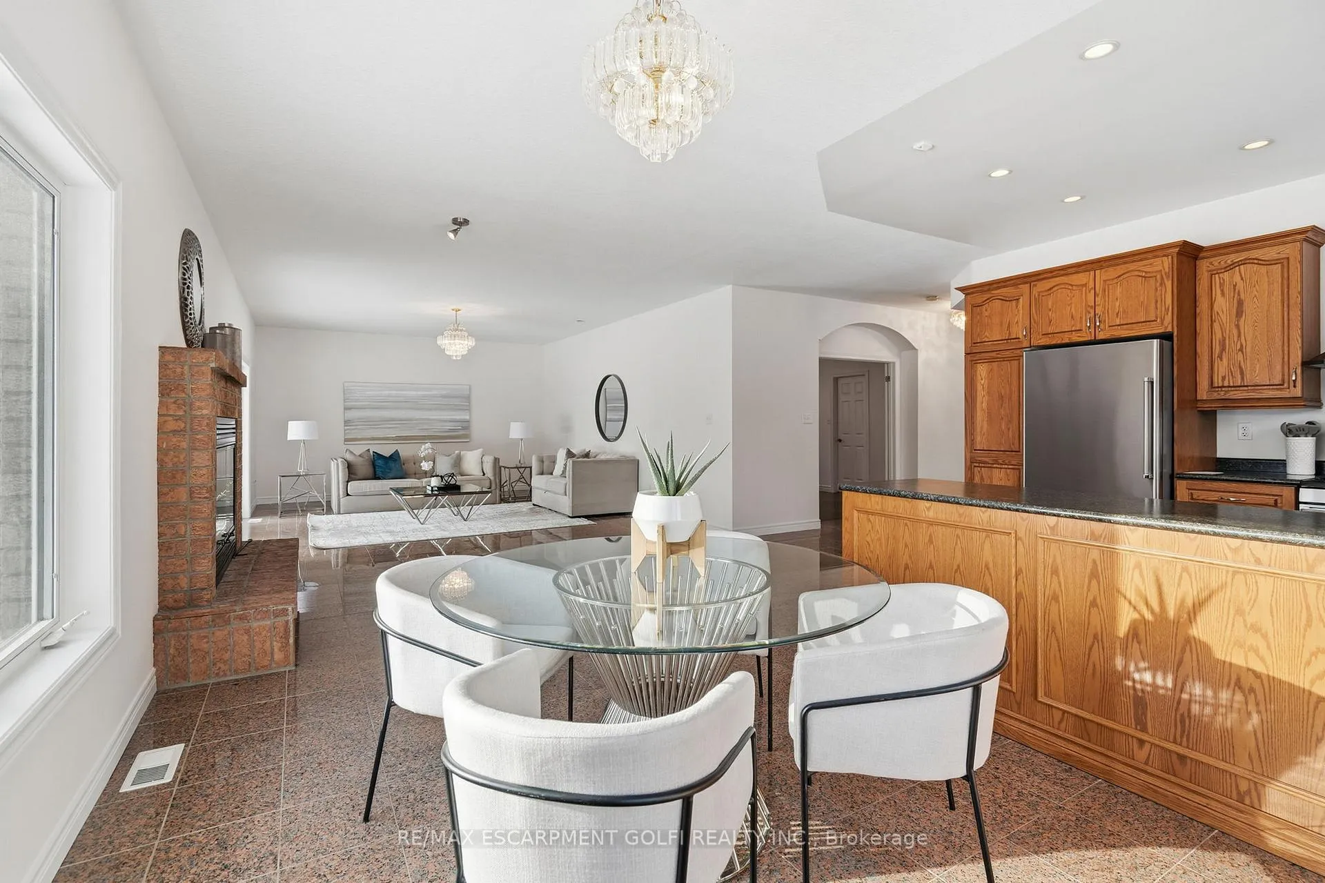 Photo 13 of 593 Rymal Road, Hamilton, Carpenter — HOMEH