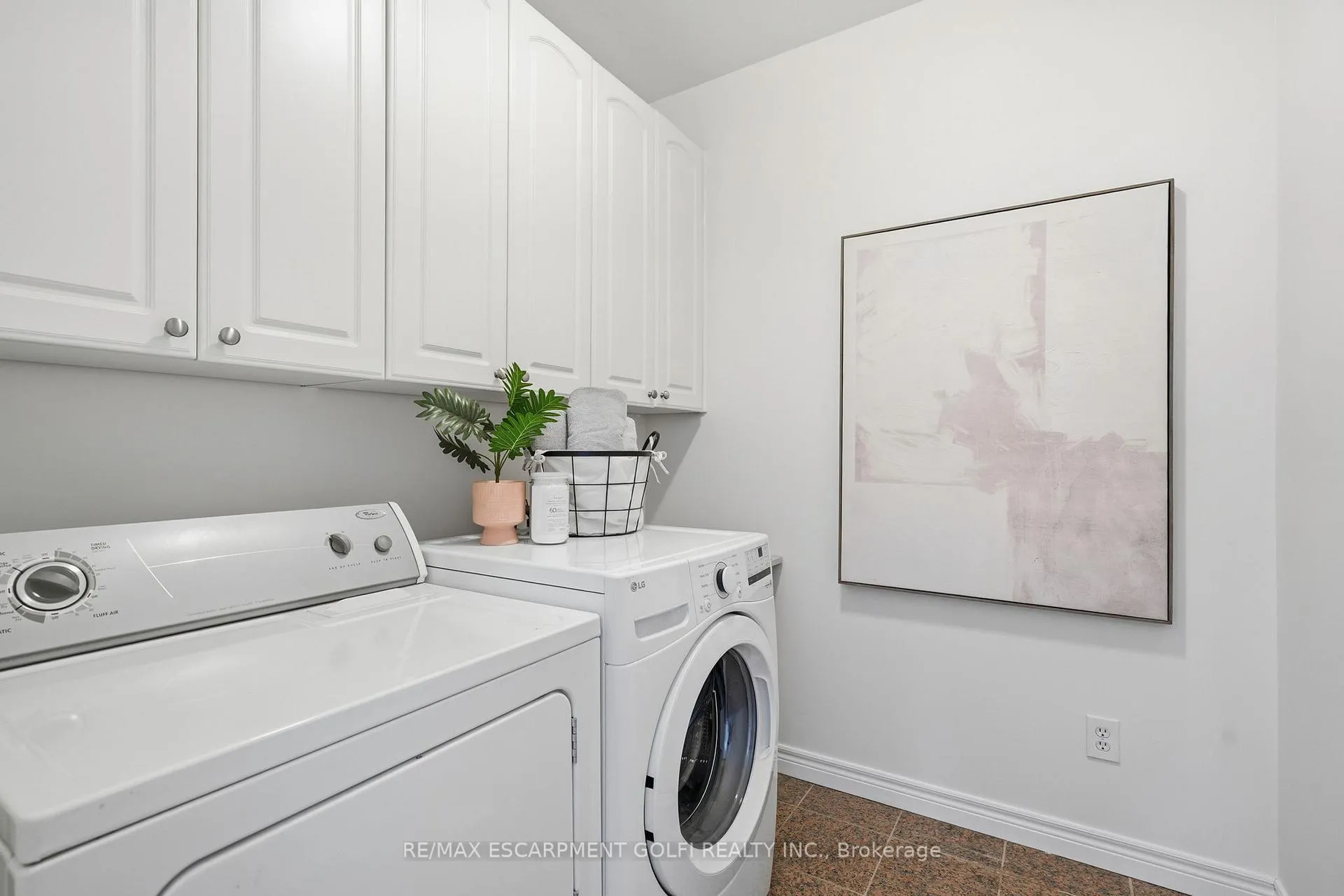 Photo 25 of 593 Rymal Road, Hamilton, Carpenter — HOMEH