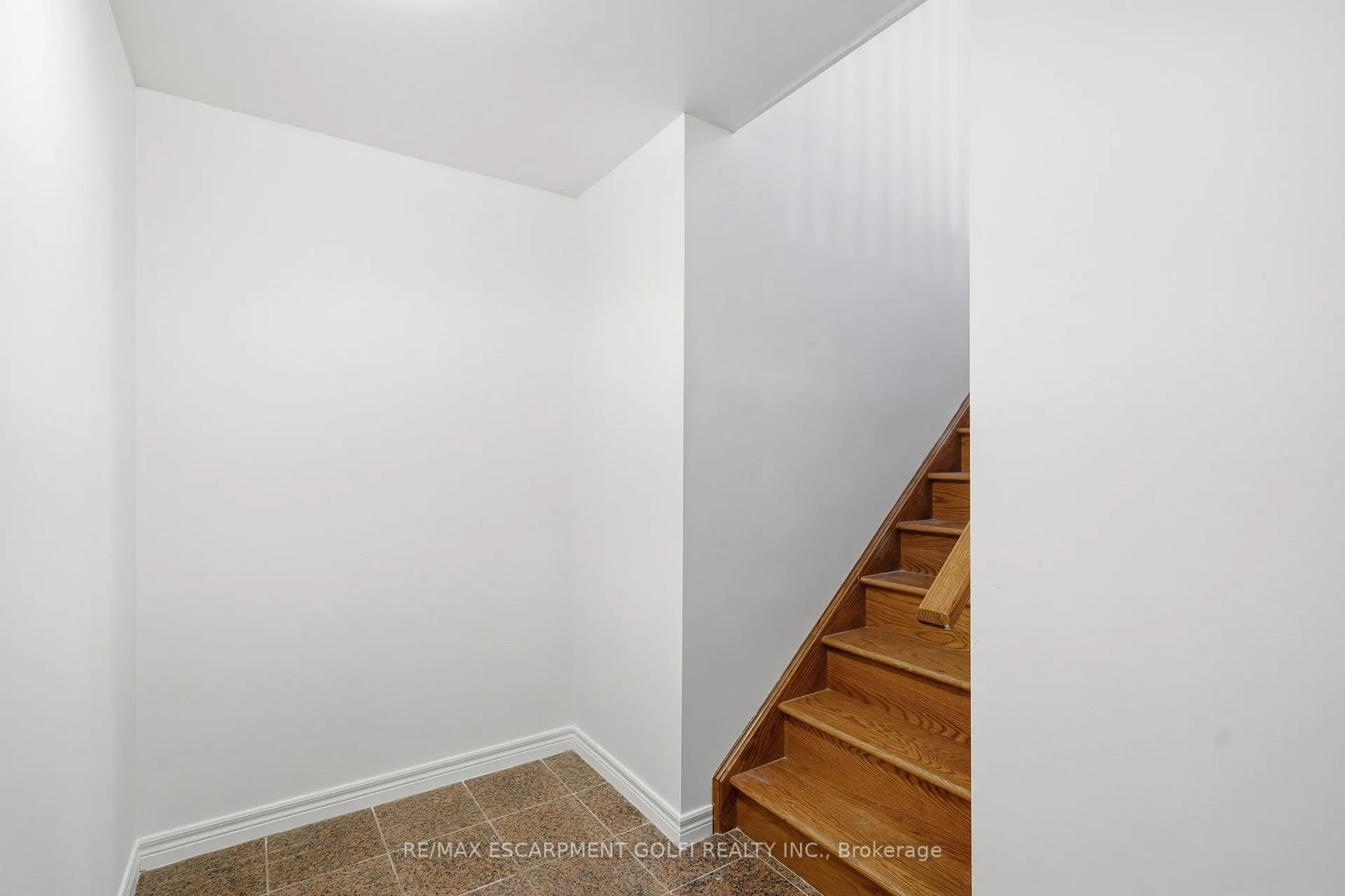 Photo 26 of 593 Rymal Road, Hamilton, Carpenter — HOMEH