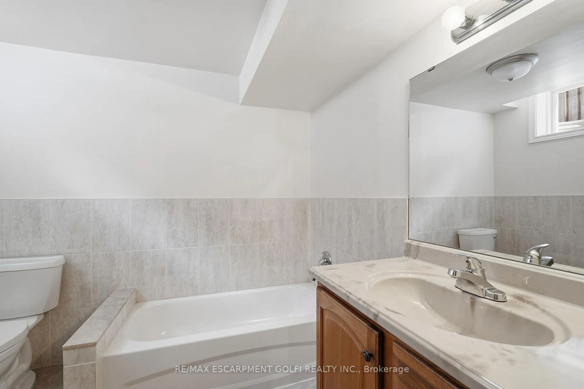 Photo 27 of 593 Rymal Road, Hamilton, Carpenter — HOMEH