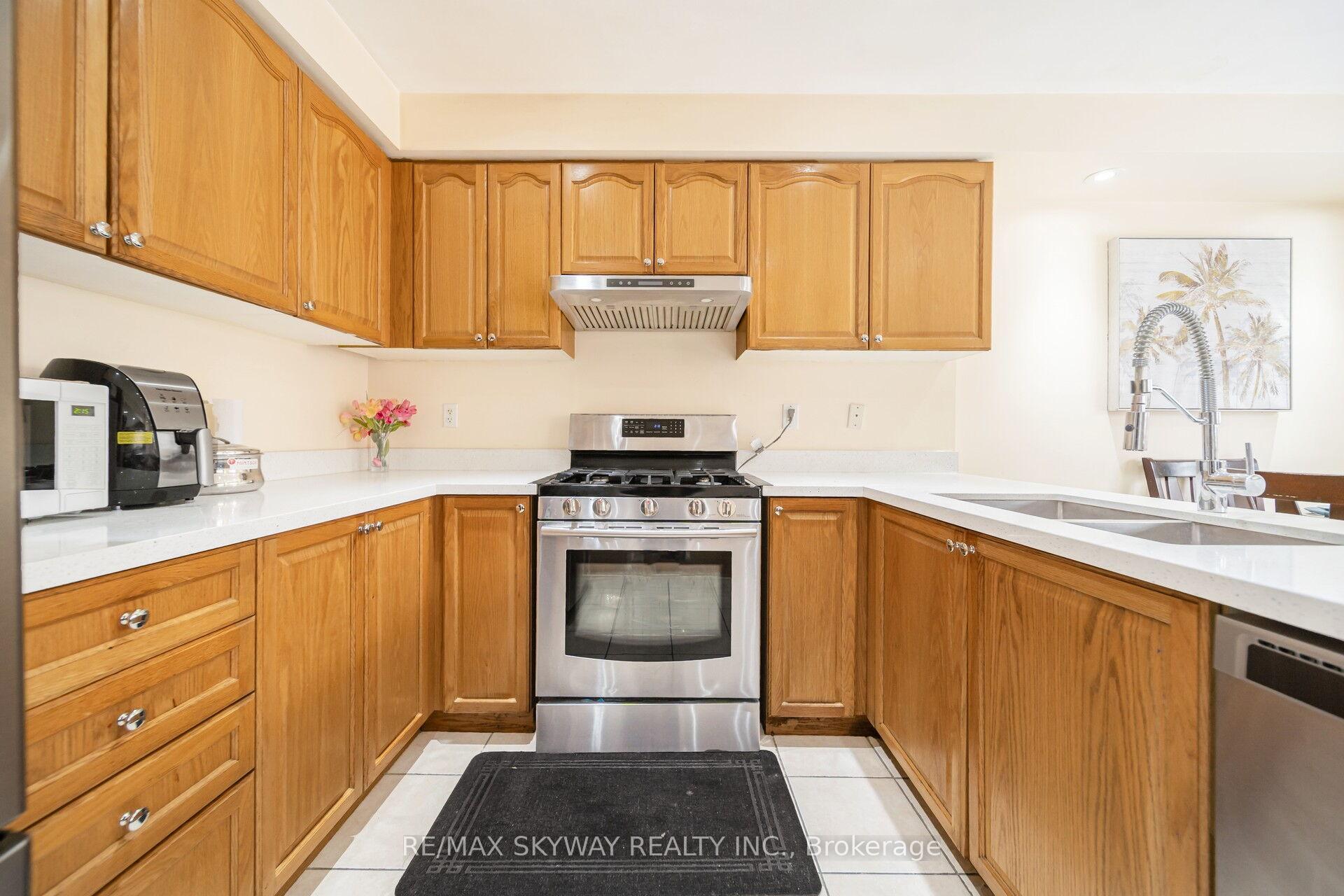 Photo 20 of 8 Hollingsworth Circle, Brampton, Fletcher's Meadow — HOMEH