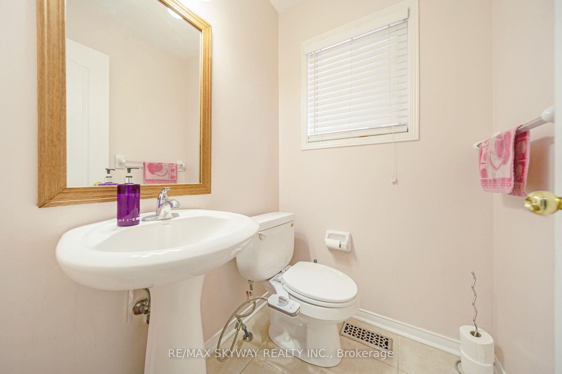 Photo 21 of 8 Hollingsworth Circle, Brampton, Fletcher's Meadow — HOMEH