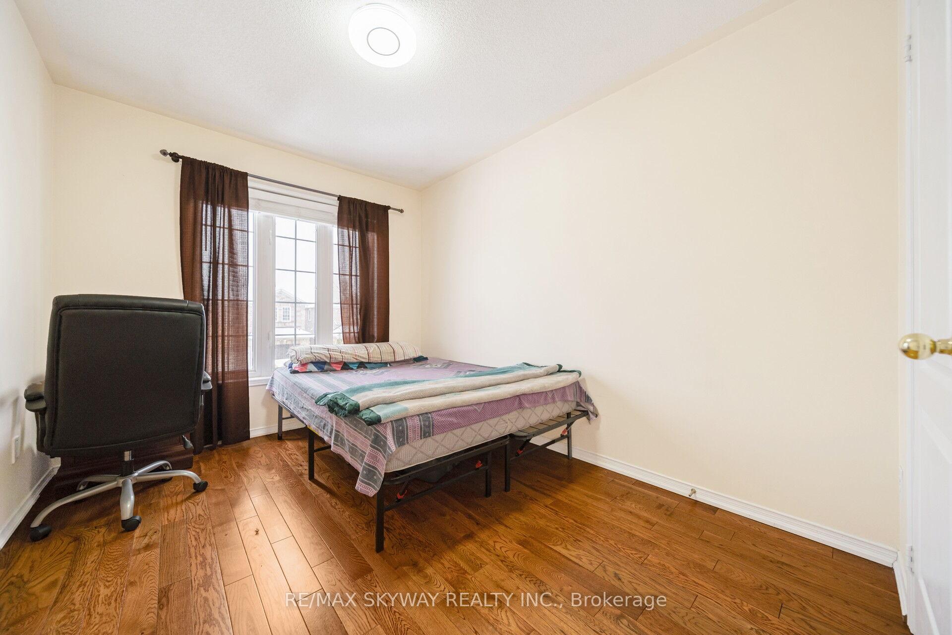 Photo 22 of 8 Hollingsworth Circle, Brampton, Fletcher's Meadow — HOMEH