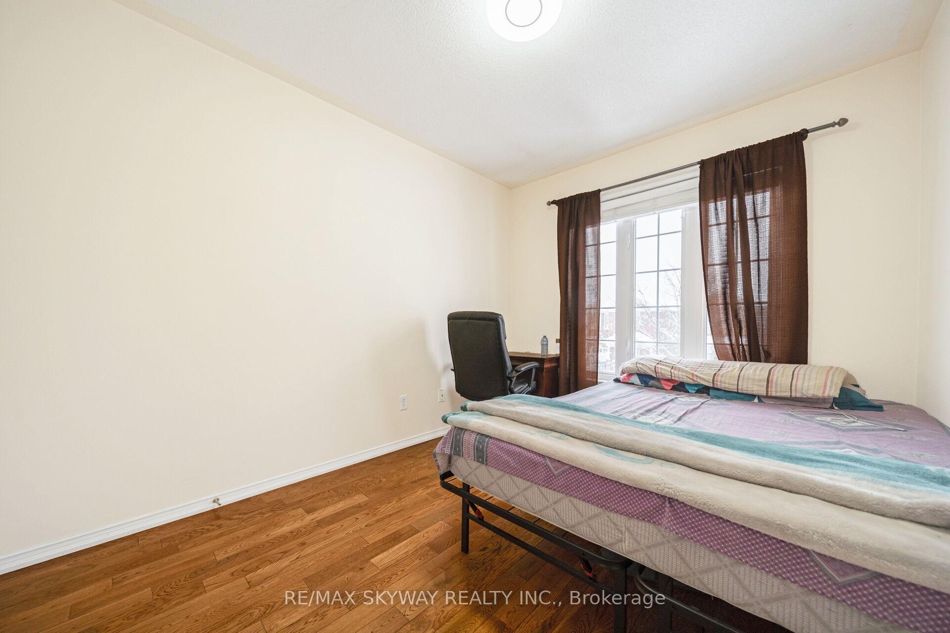 Photo 23 of 8 Hollingsworth Circle, Brampton, Fletcher's Meadow — HOMEH