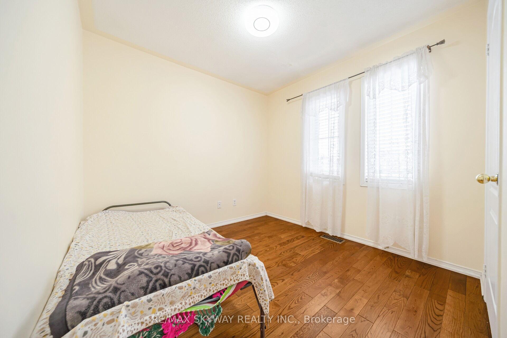 Photo 25 of 8 Hollingsworth Circle, Brampton, Fletcher's Meadow — HOMEH