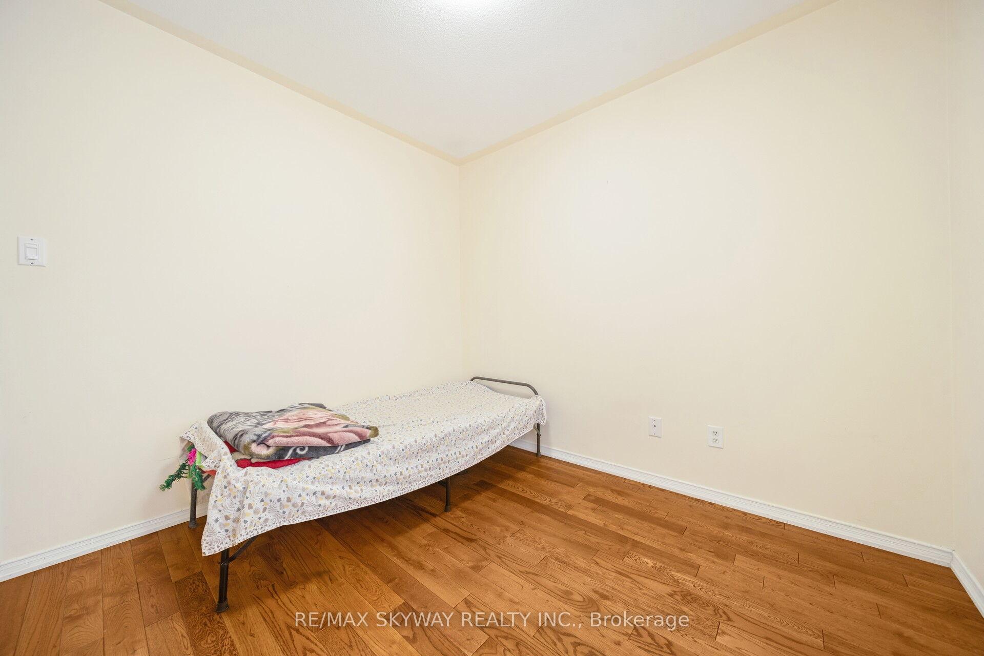 Photo 26 of 8 Hollingsworth Circle, Brampton, Fletcher's Meadow — HOMEH