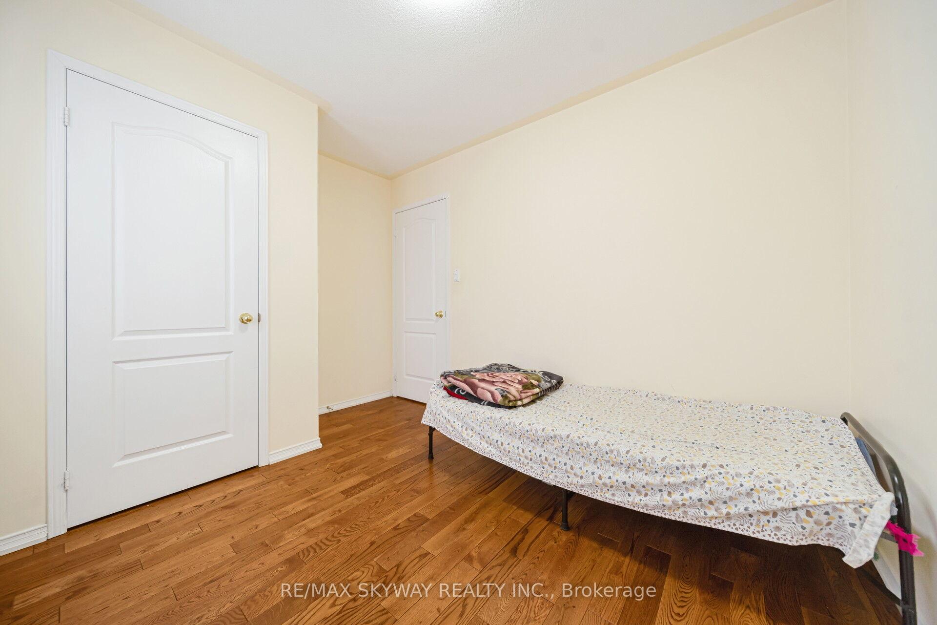 Photo 27 of 8 Hollingsworth Circle, Brampton, Fletcher's Meadow — HOMEH