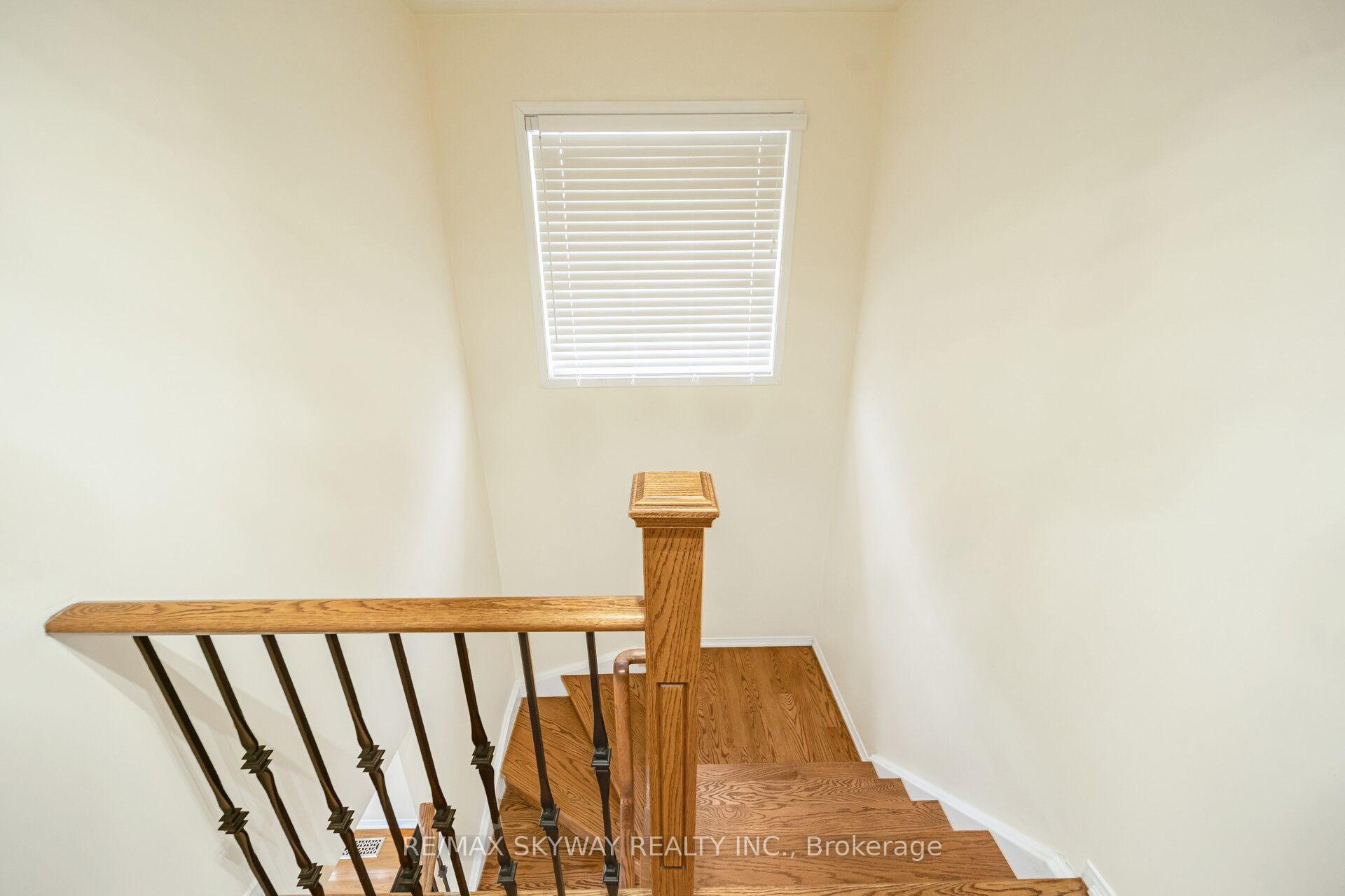 Photo 30 of 8 Hollingsworth Circle, Brampton, Fletcher's Meadow — HOMEH