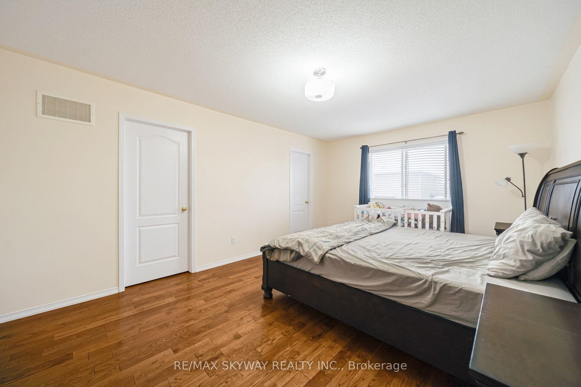 Photo 35 of 8 Hollingsworth Circle, Brampton, Fletcher's Meadow — HOMEH