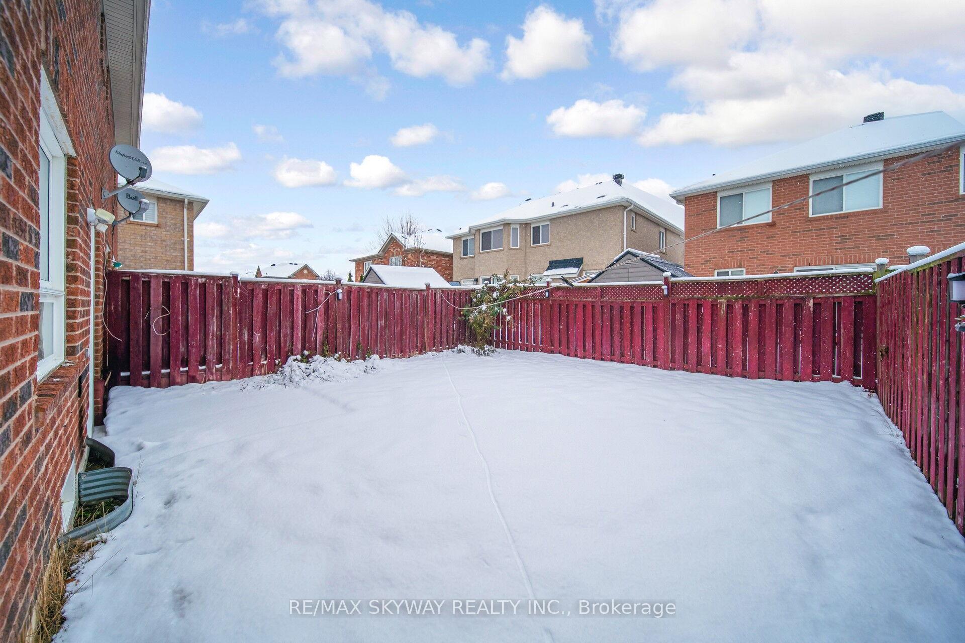Photo 41 of 8 Hollingsworth Circle, Brampton, Fletcher's Meadow — HOMEH