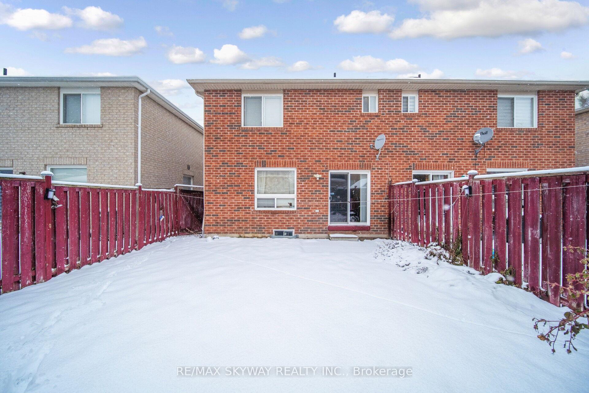 Photo 42 of 8 Hollingsworth Circle, Brampton, Fletcher's Meadow — HOMEH