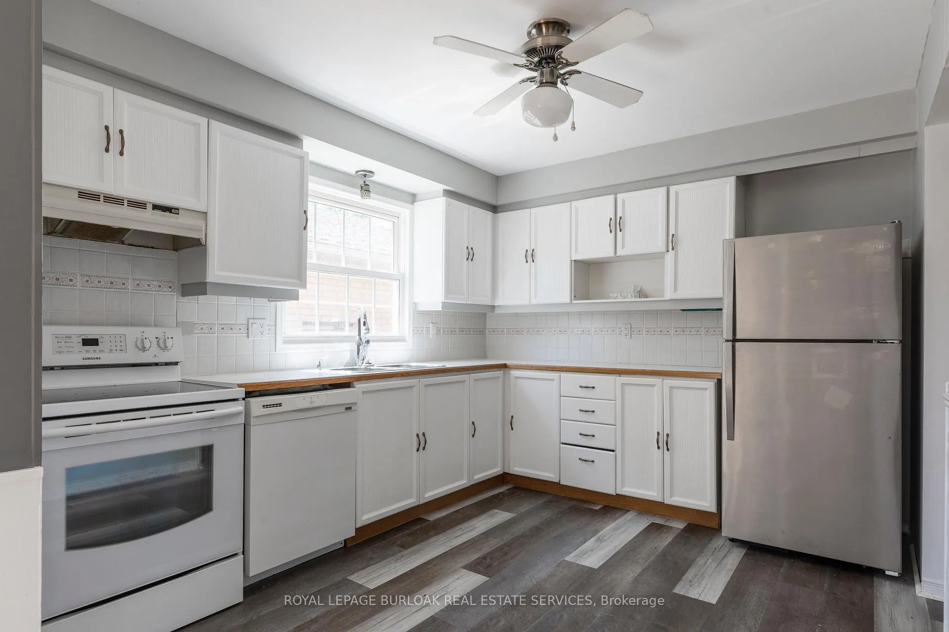 Photo 20 of 128 Brian Boulevard, Hamilton, Waterdown — HOMEH