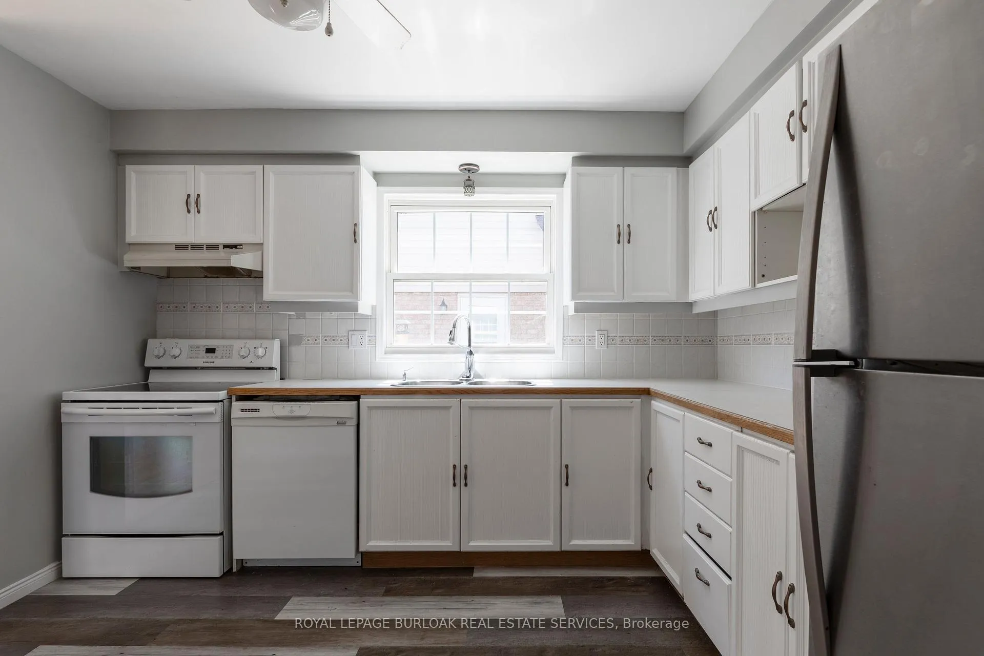 Photo 54 of 128 Brian Boulevard, Hamilton, Waterdown — HOMEH