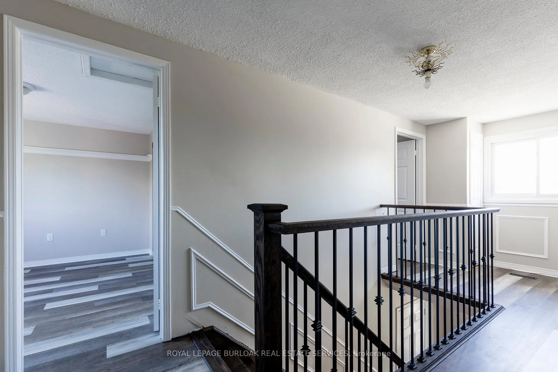Photo 116 of 128 Brian Boulevard, Hamilton, Waterdown — HOMEH
