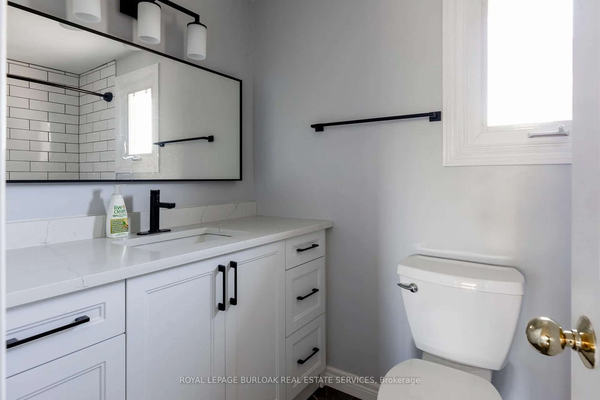 Photo 151 of 128 Brian Boulevard, Hamilton, Waterdown — HOMEH