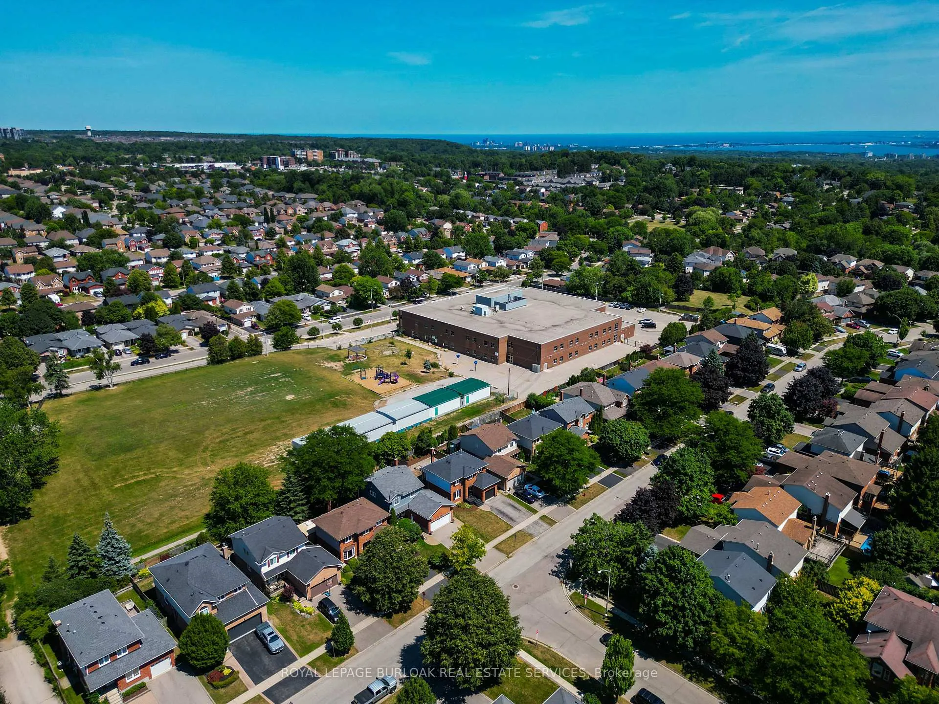 Photo 227 of 128 Brian Boulevard, Hamilton, Waterdown — HOMEH