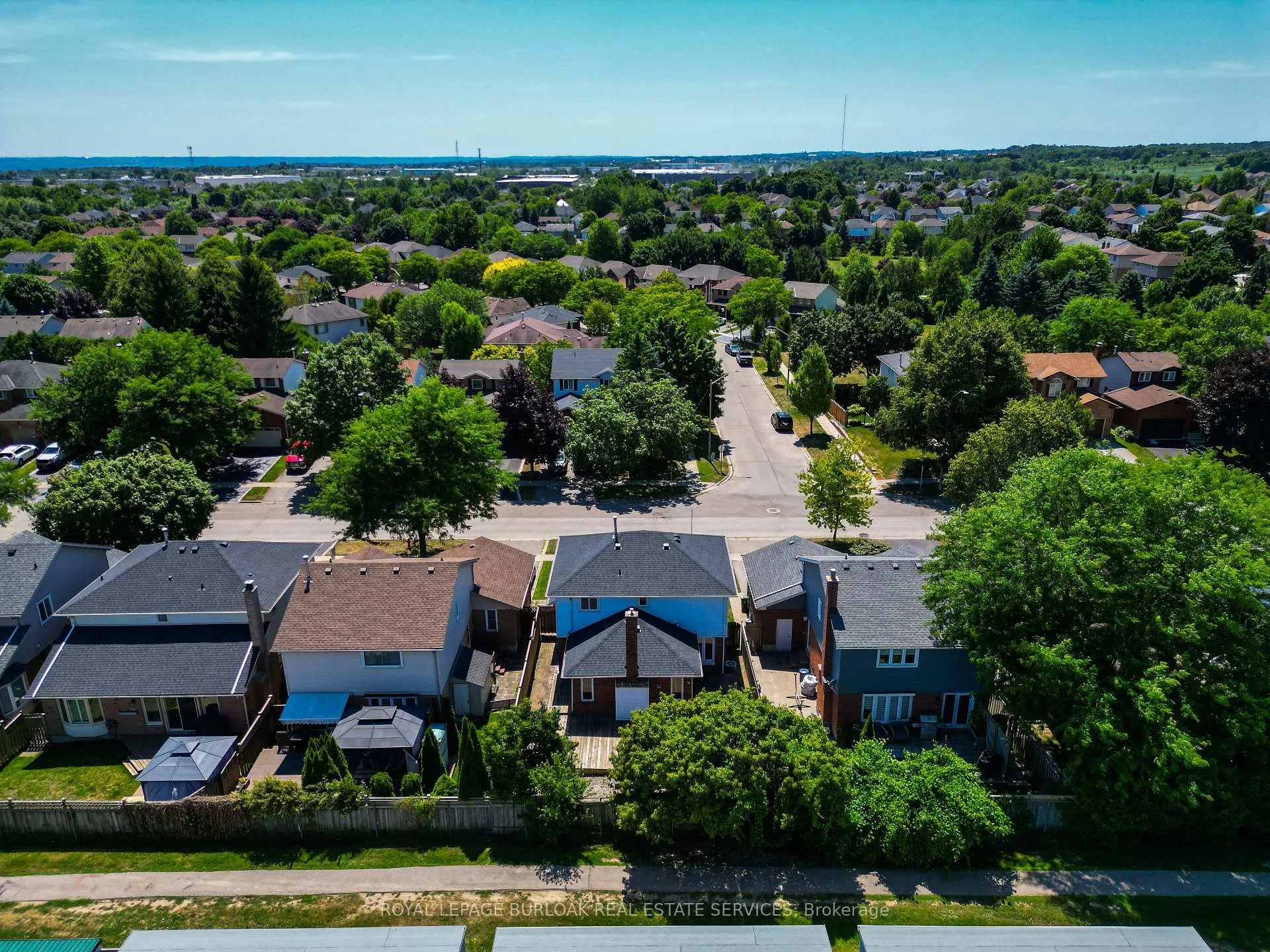 Photo 237 of 128 Brian Boulevard, Hamilton, Waterdown — HOMEH