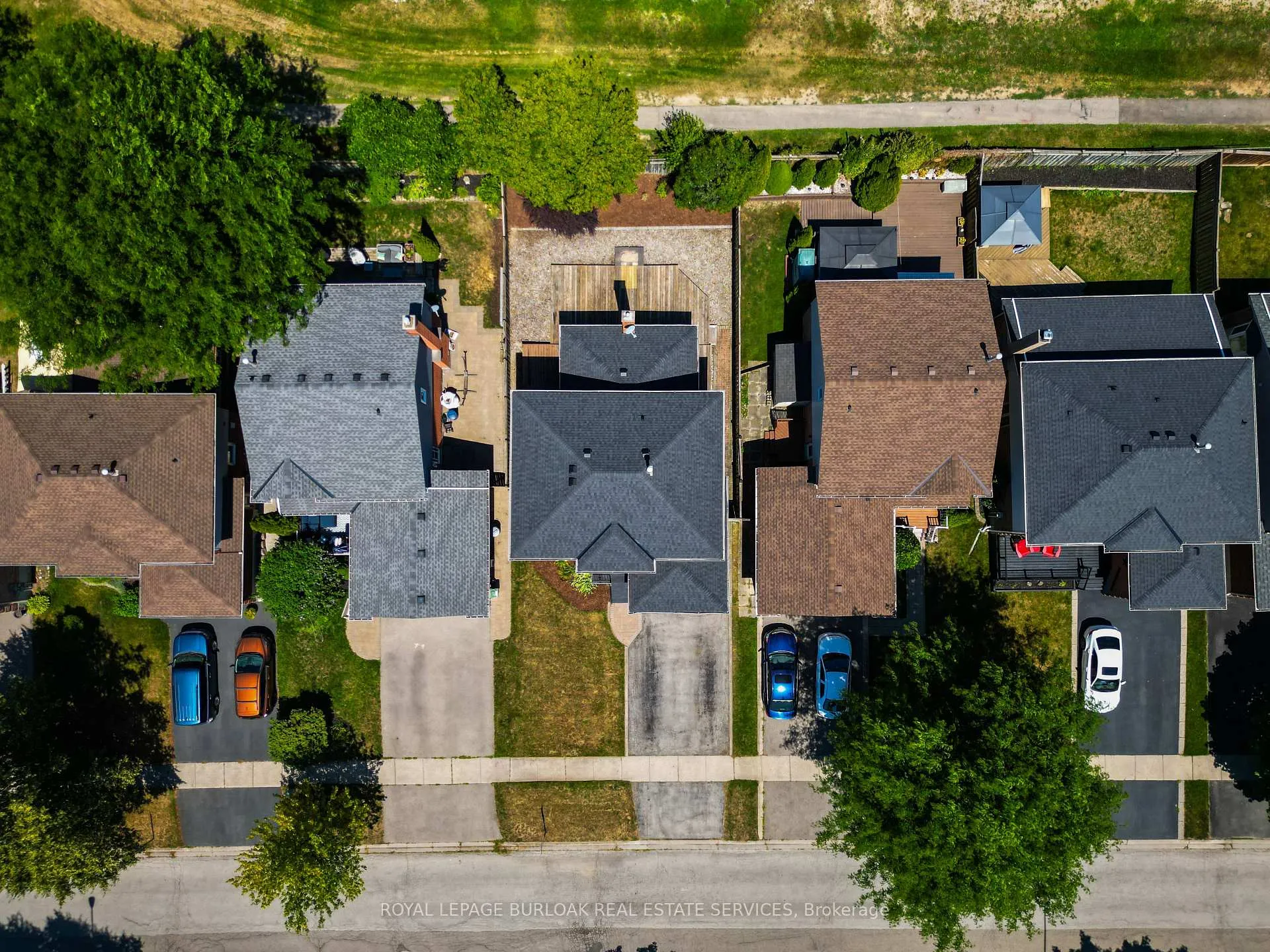 Photo 240 of 128 Brian Boulevard, Hamilton, Waterdown — HOMEH