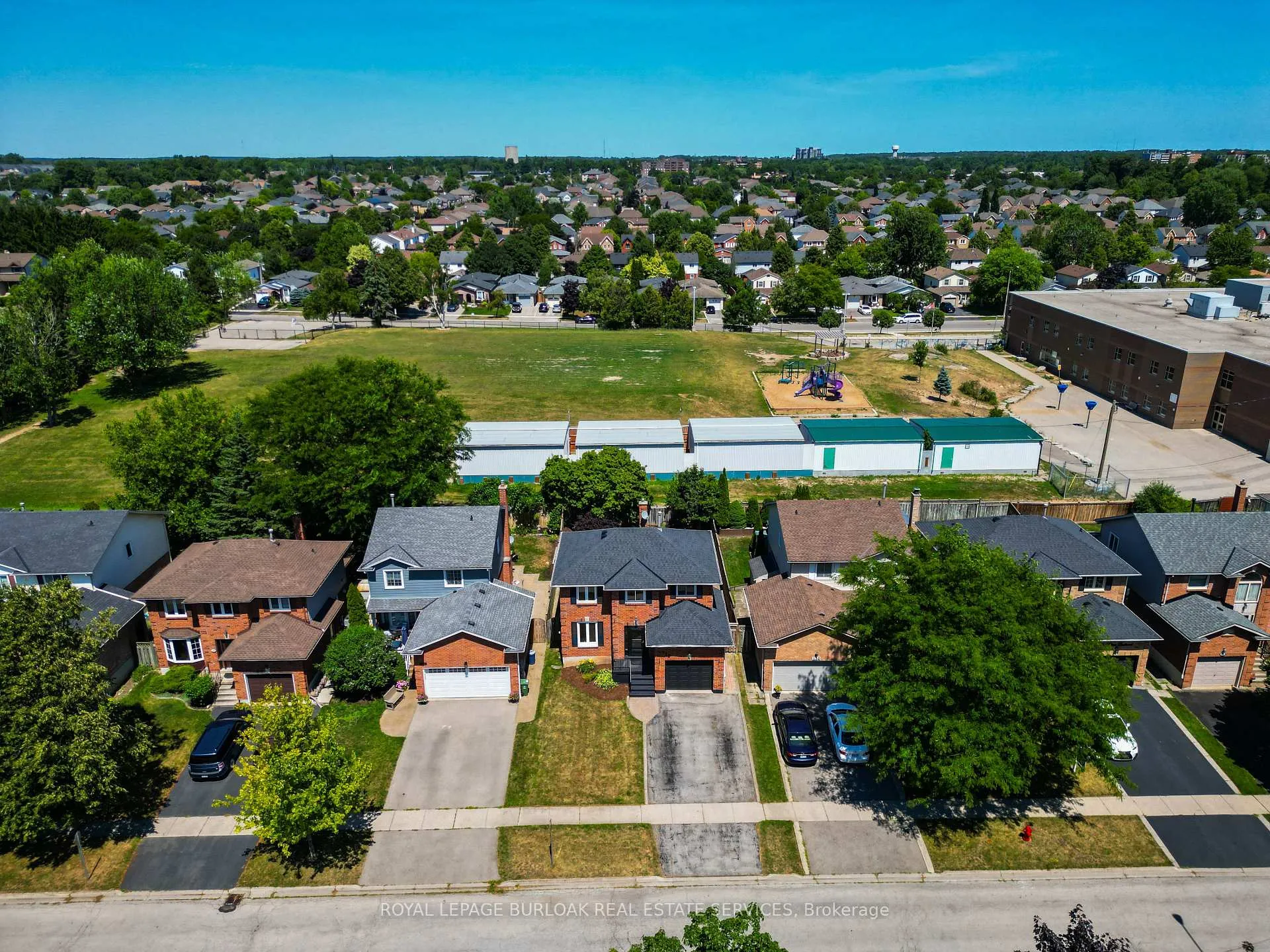 Photo 242 of 128 Brian Boulevard, Hamilton, Waterdown — HOMEH