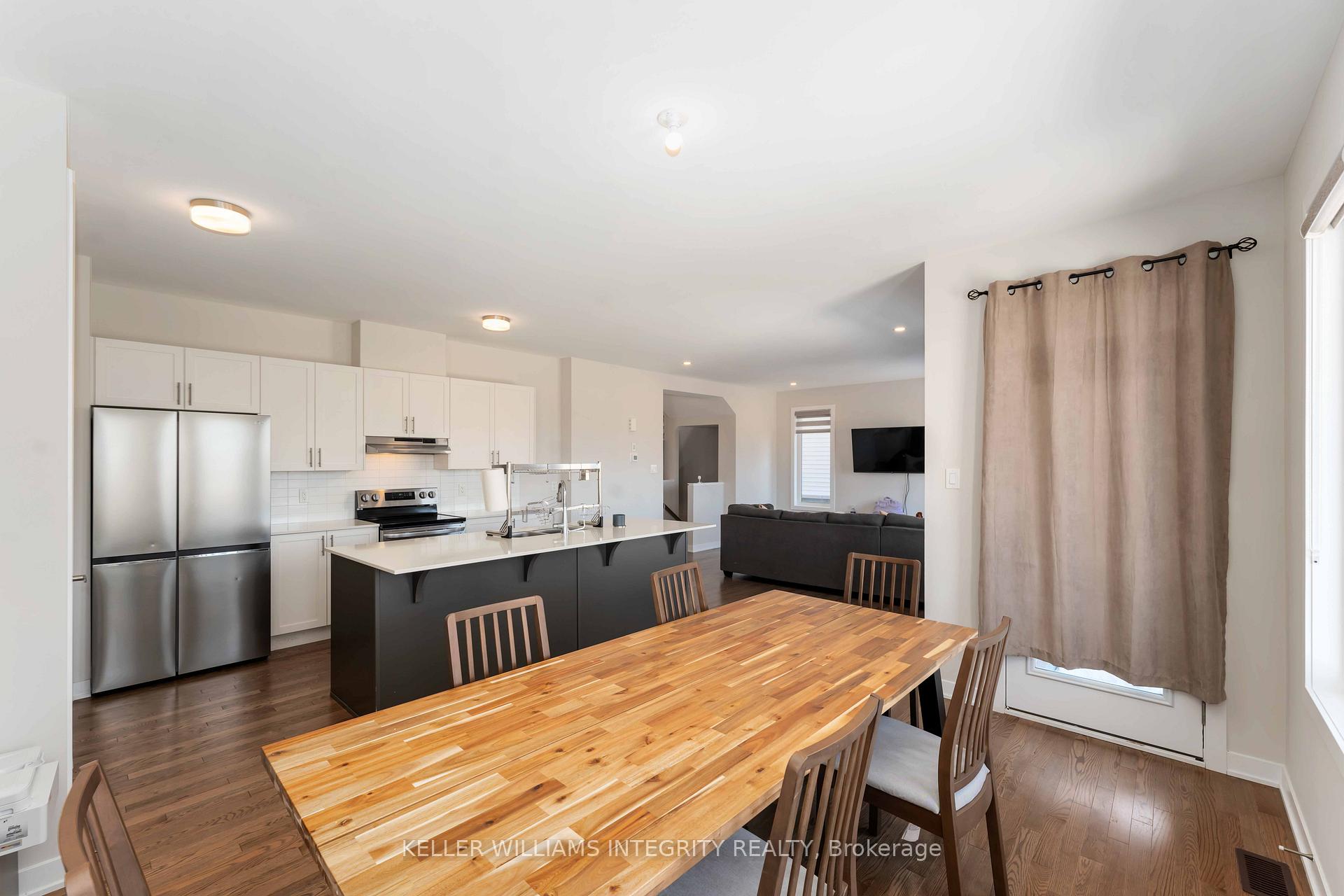 Photo 10 of 216 Conservancy Drive, Ottawa, Barrhaven - Heritage Park — HOMEH