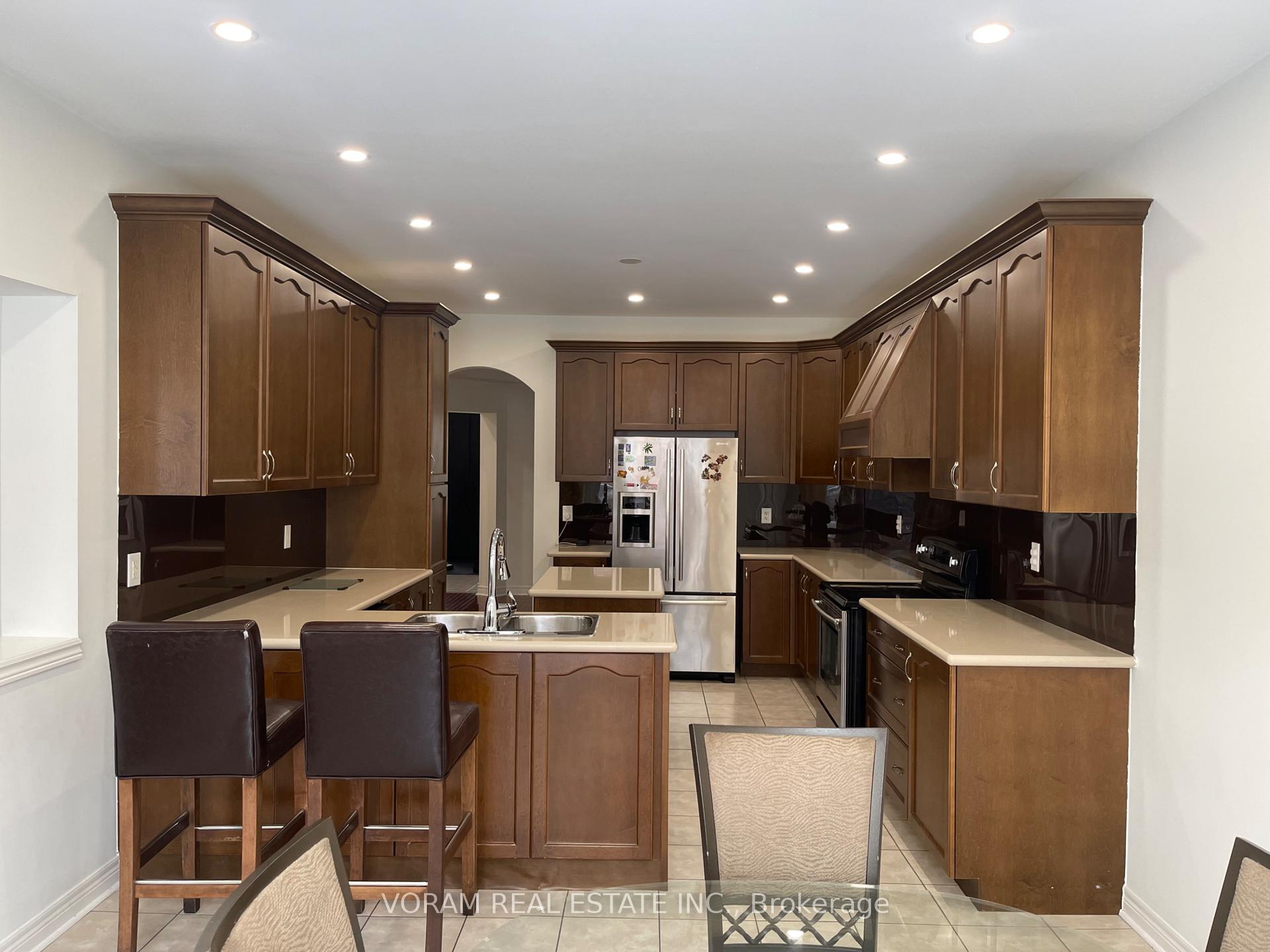 Photo 7 of 5 Dunegrass Way, Brampton, Bram East — HOMEH
