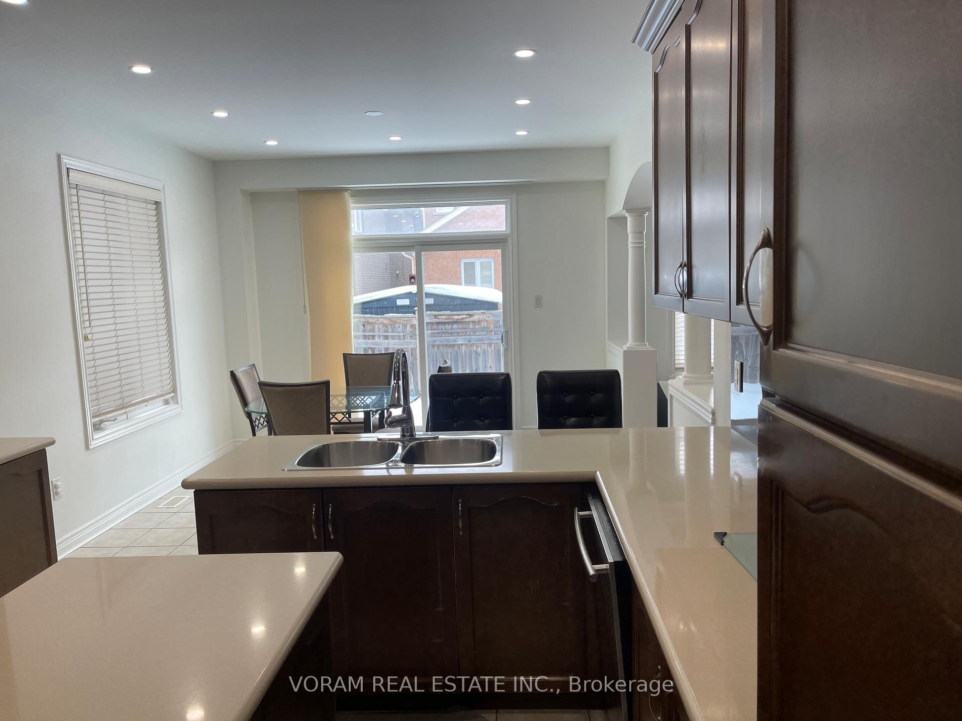 Photo 10 of 5 Dunegrass Way, Brampton, Bram East — HOMEH