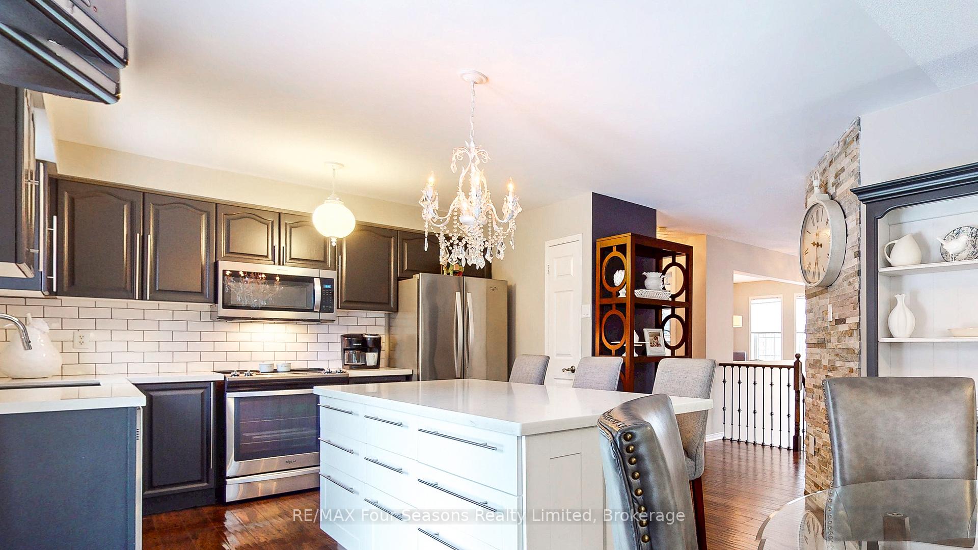 Photo 5 of 25 Silversands Crescent, Wasaga Beach — HOMEH