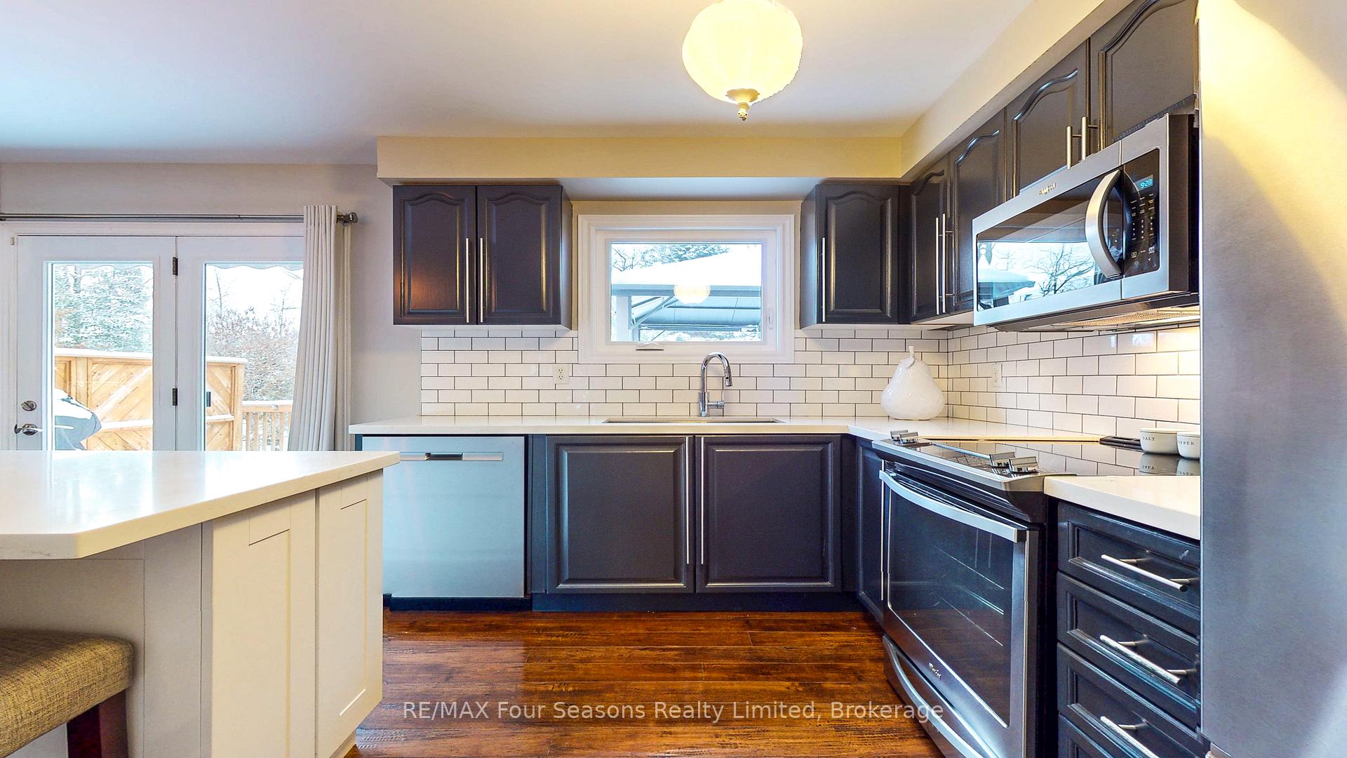 Photo 7 of 25 Silversands Crescent, Wasaga Beach — HOMEH