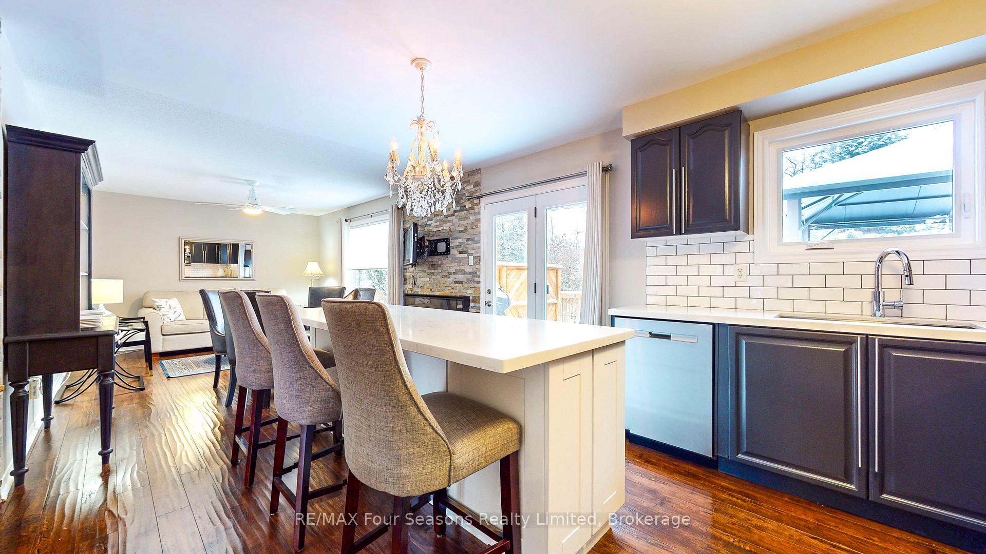 Photo 9 of 25 Silversands Crescent, Wasaga Beach — HOMEH