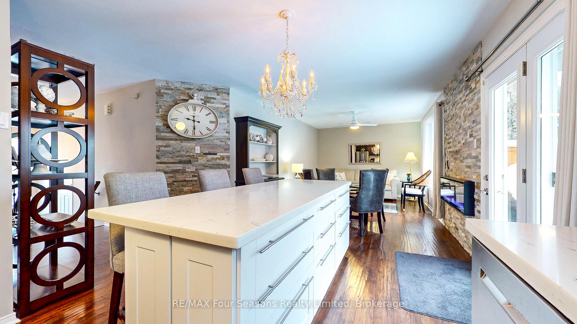 Photo 10 of 25 Silversands Crescent, Wasaga Beach — HOMEH