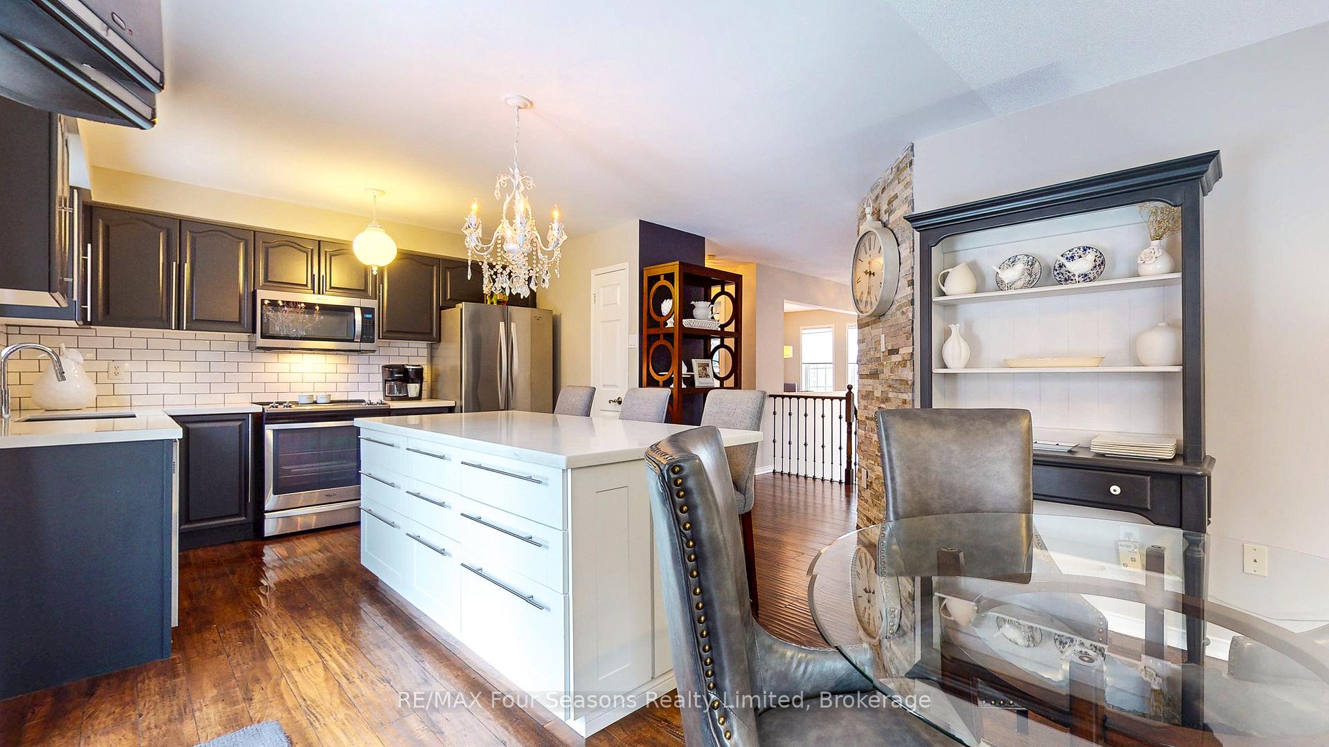 Photo 15 of 25 Silversands Crescent, Wasaga Beach — HOMEH