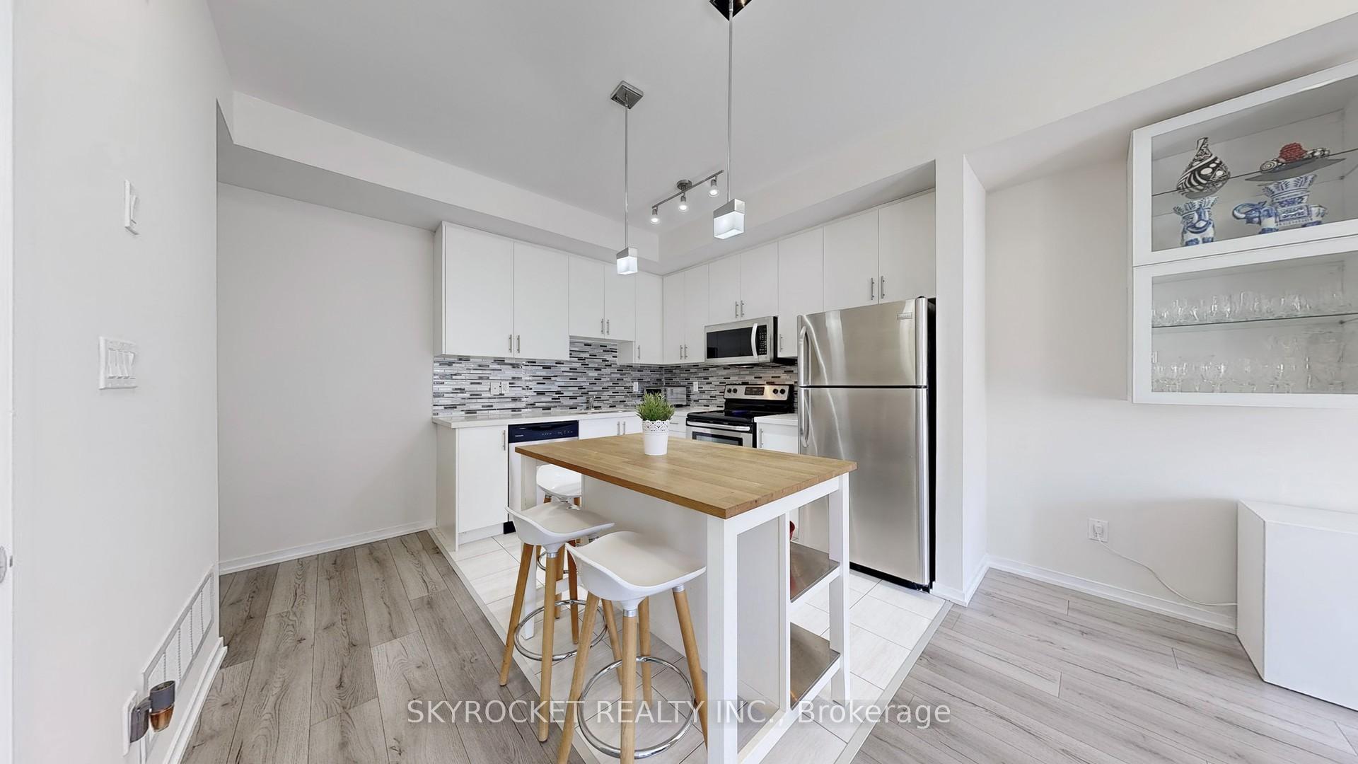 Photo 7 of Unit B18, 26 Bruce Street, Vaughan, East Woodbridge — HOMEH
