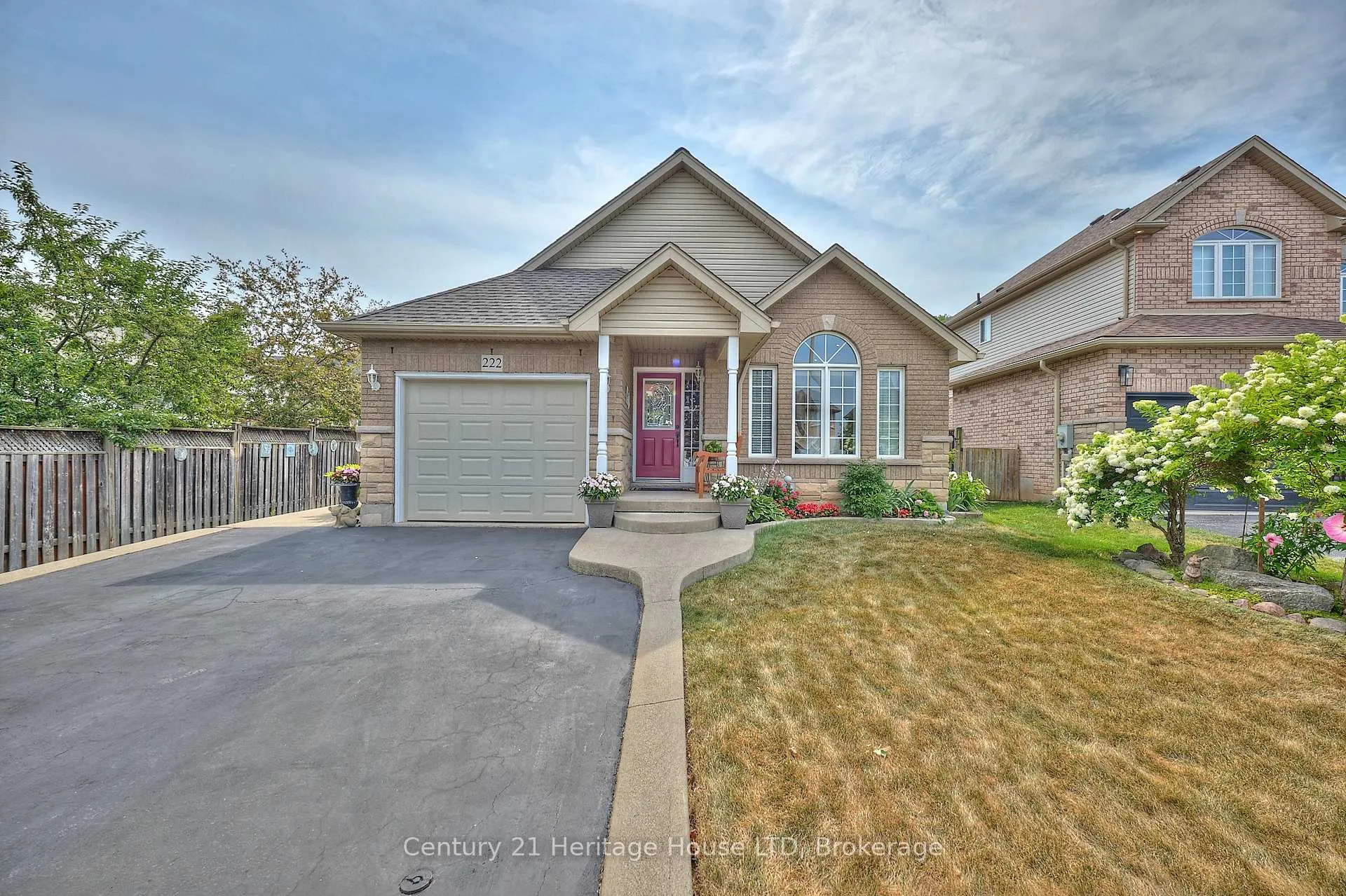 Photo 4 of 222 Dorchester Drive, Grimsby, Grimsby East — HOMEH