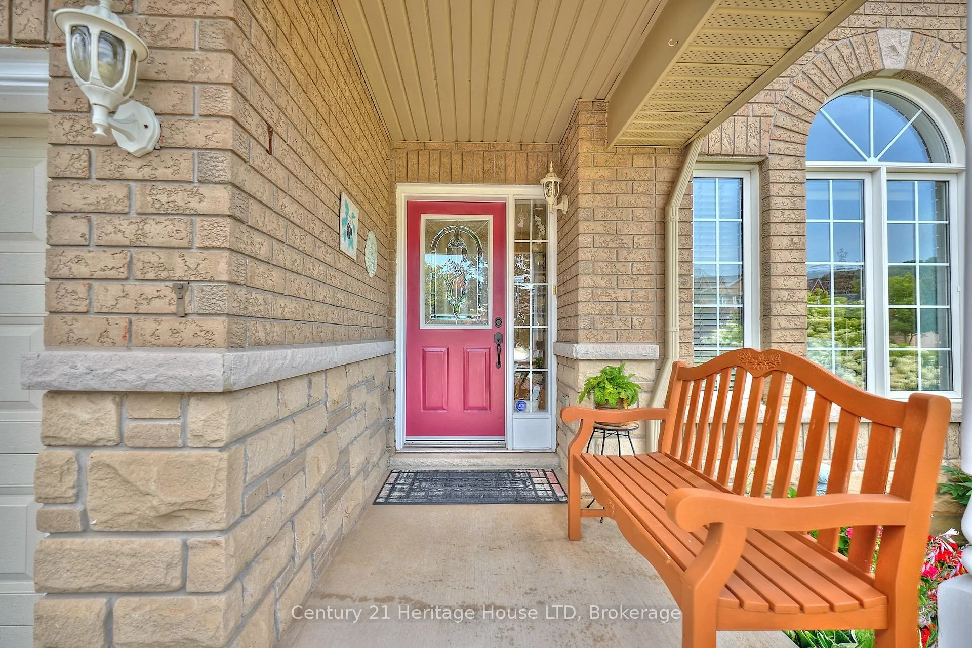 Photo 5 of 222 Dorchester Drive, Grimsby, Grimsby East — HOMEH