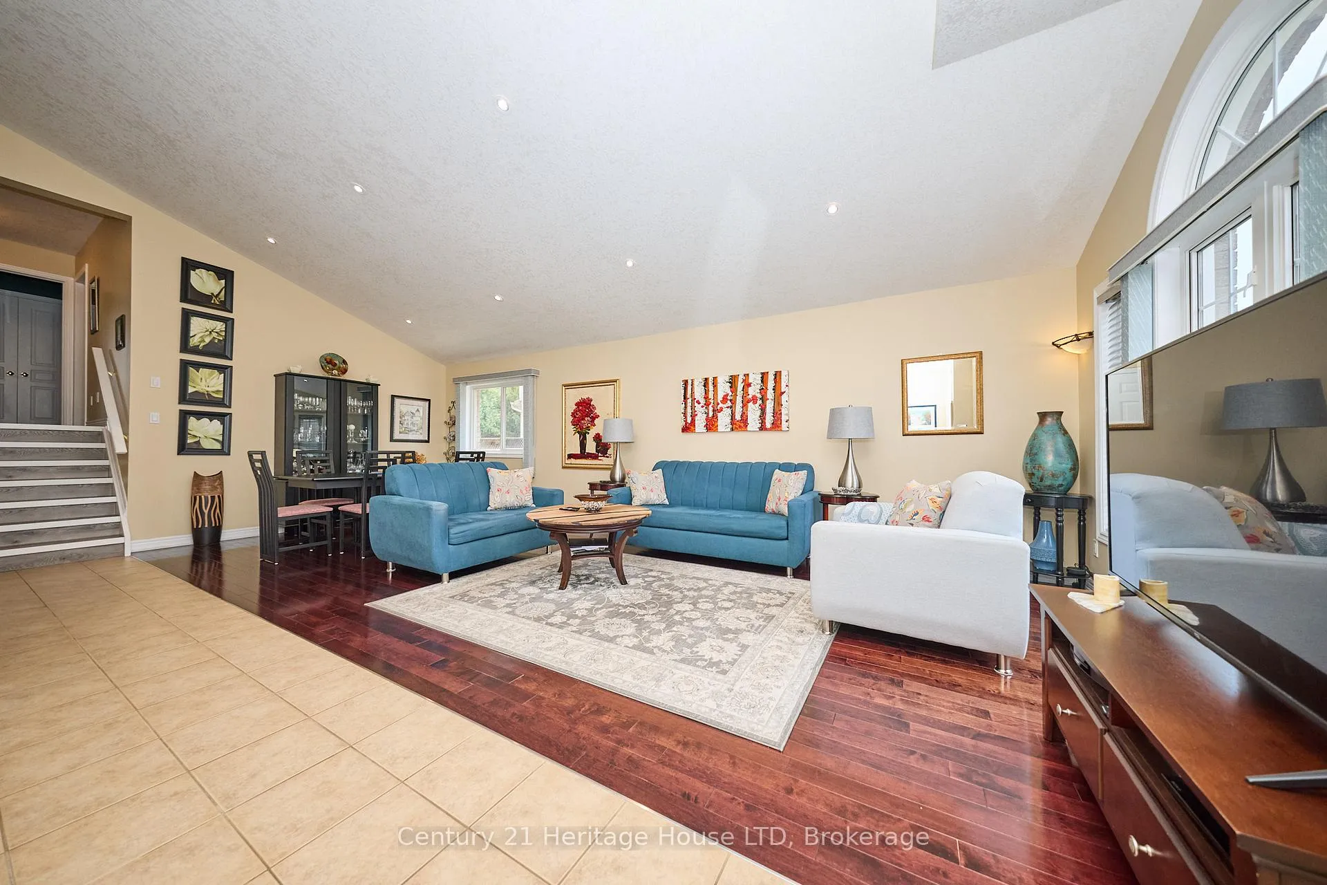 Photo 6 of 222 Dorchester Drive, Grimsby, Grimsby East — HOMEH